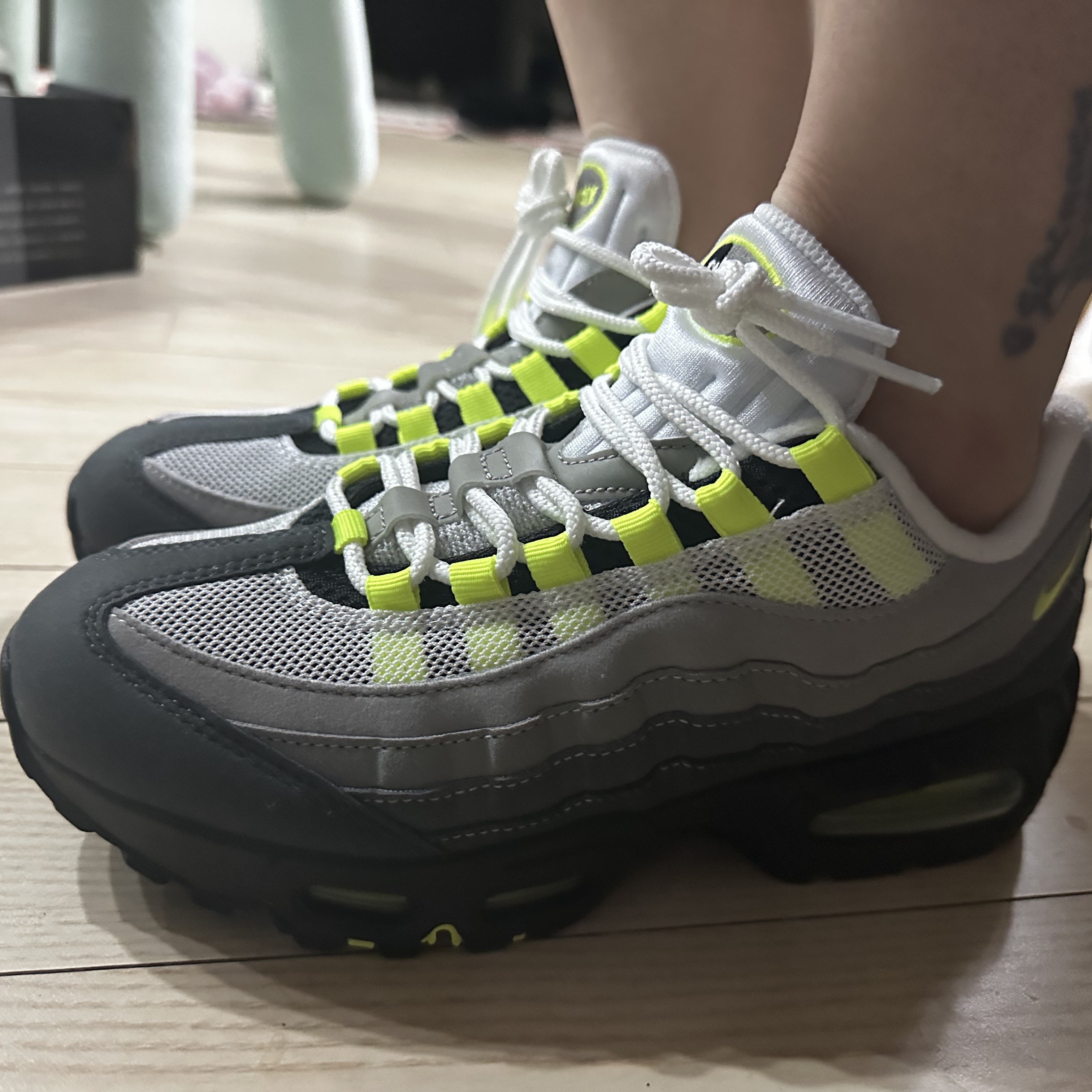 (W) Nike Air Max 95 OG Big Bubble Black Neon Yellow 착용 스타일 - 3