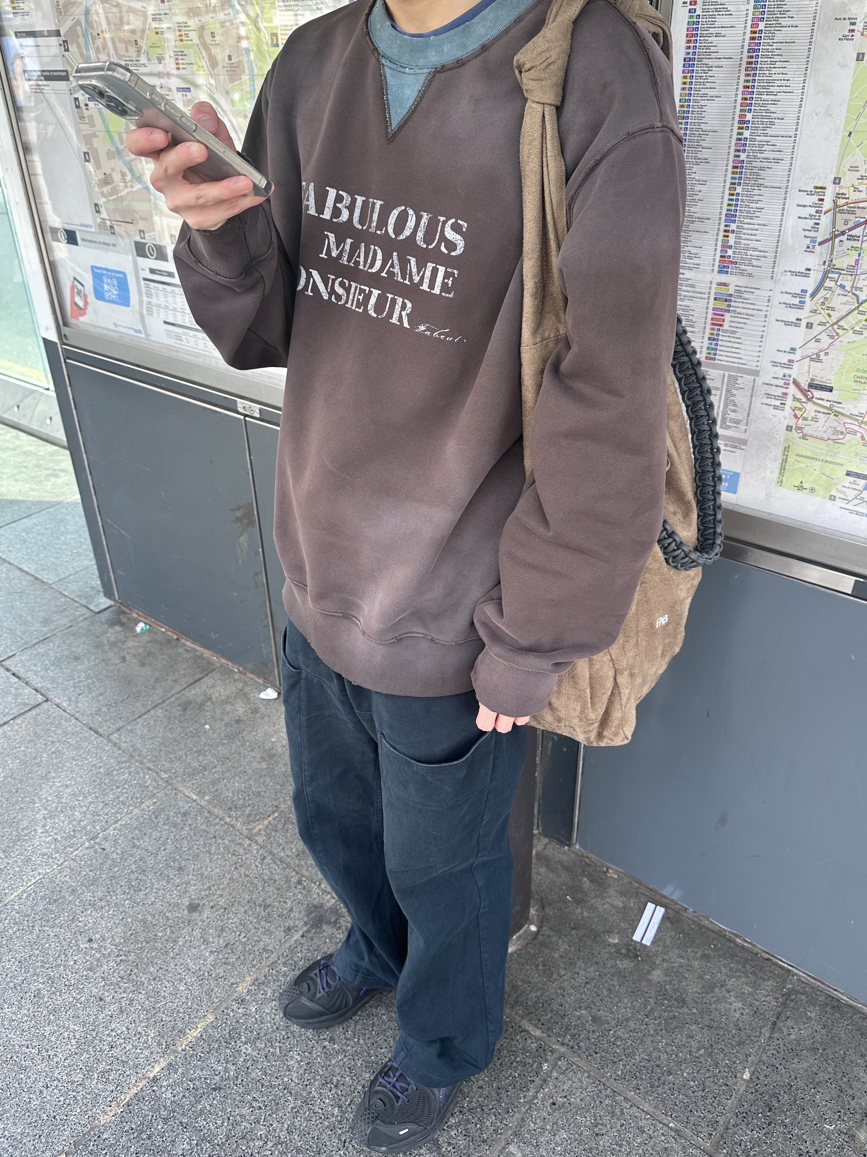 FABEUR Colorblock Sweatshirts Brown, Asics x Kiko Kostadinov Gel-Kiril 3 Black Deep Blue 착용 스타일