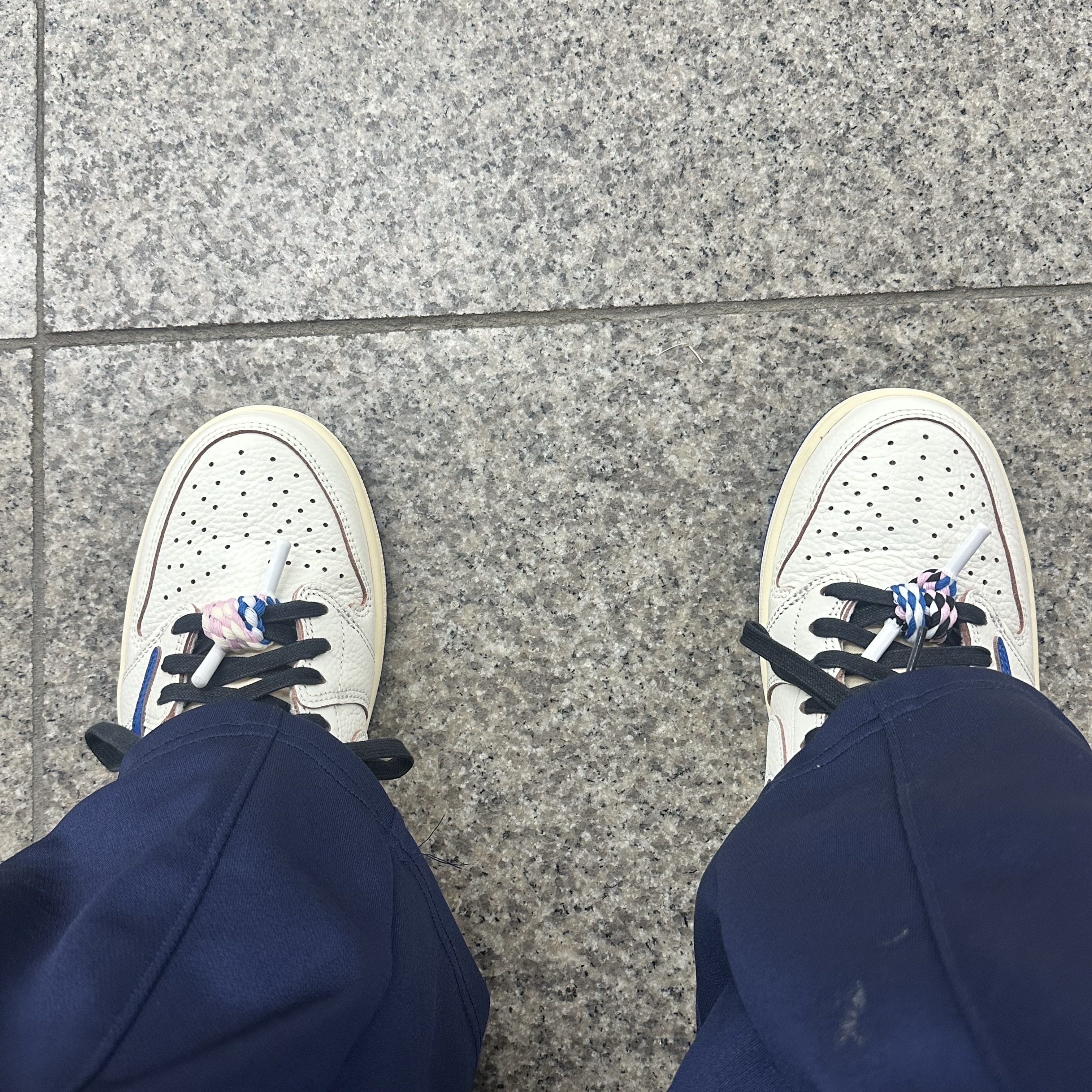 Jordan 1 x Travis Scott x Fragment Retro Low OG SP Sail Military Blue 착용 스타일 - 2