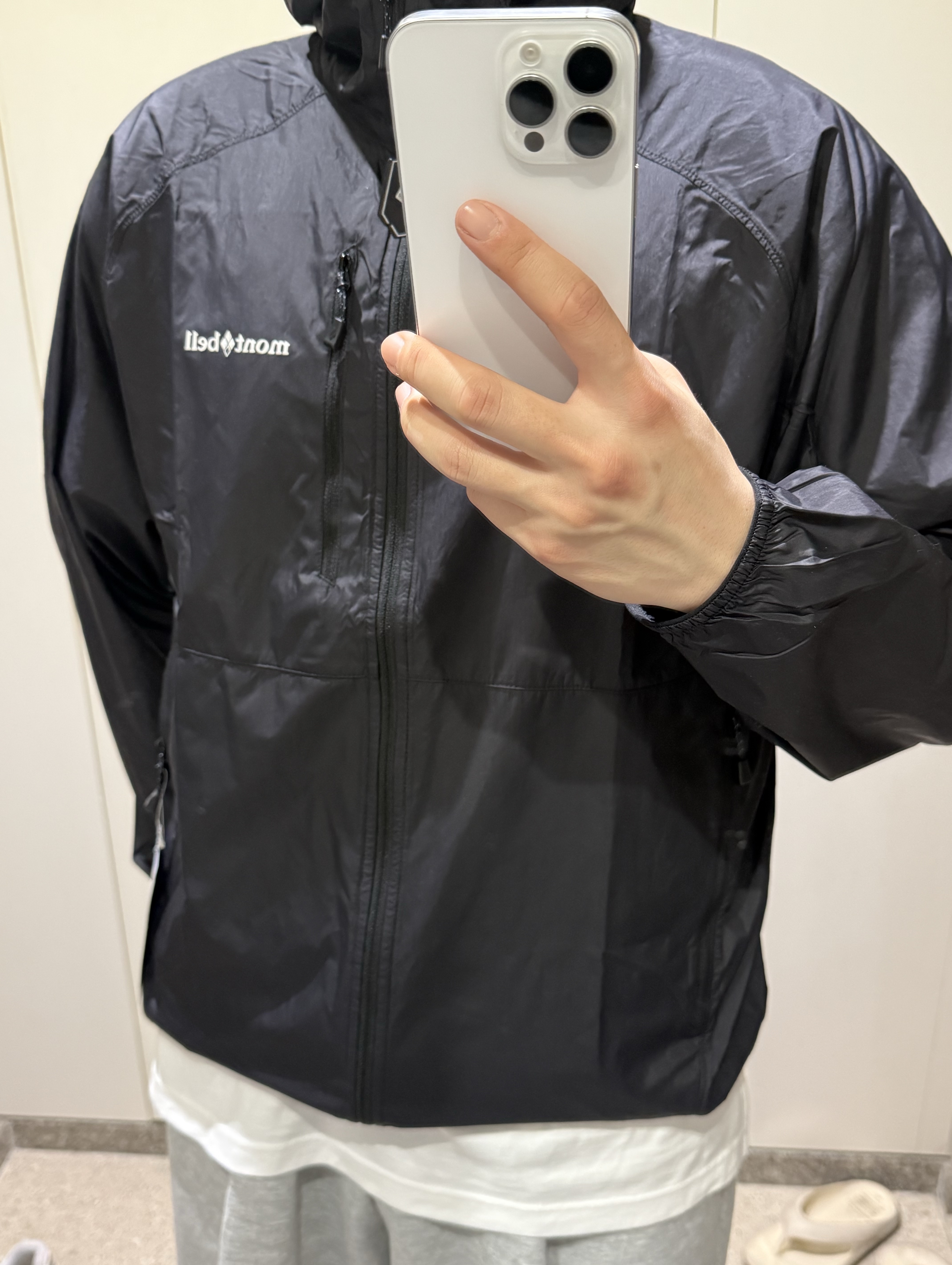 Montbell Wind Blast Hooded Jacket Black 착용 스타일