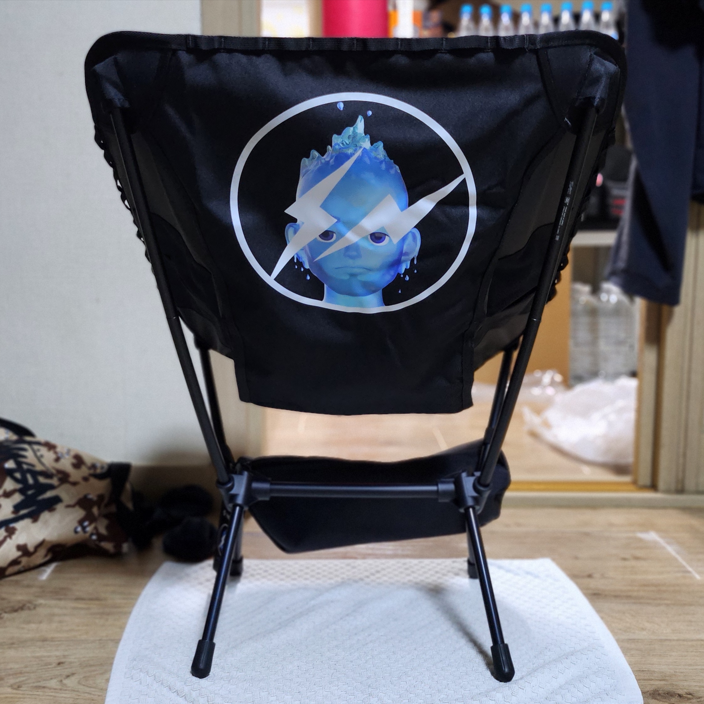 WADE x FRGMT Helinox Chair One 착용 스타일 - 2