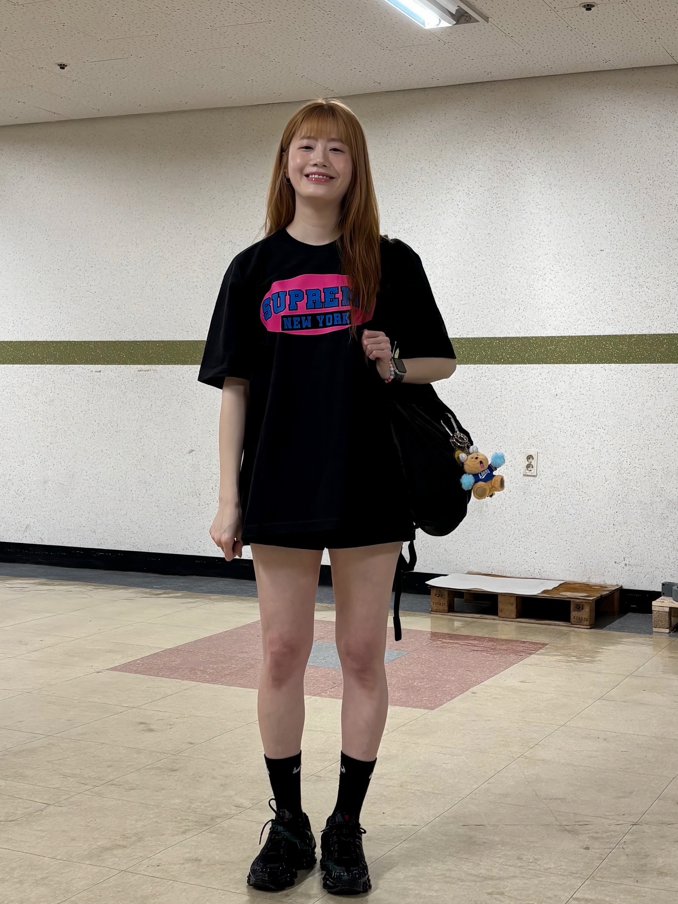 Supreme New York T-Shirt Black - 23SS, (W) Nike Shox TL Black and Max Orange 착용 스타일 - 8