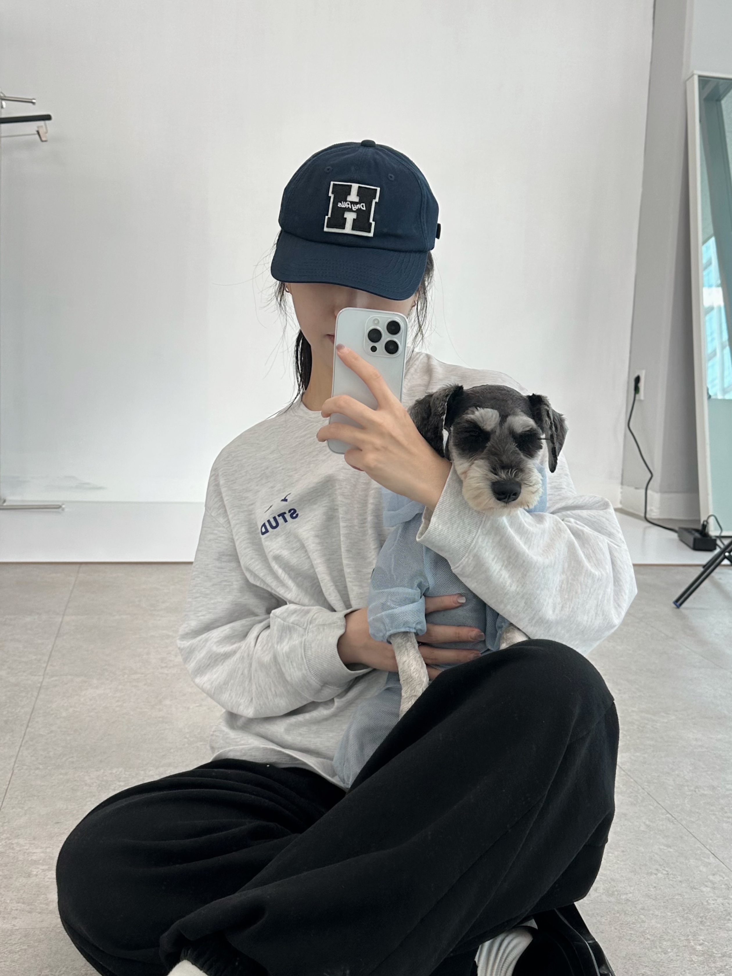 Human Made 6 Panel Twill Cap Navy, IAB Studio Long Sleeve Light Gray ์ฐฉ์ฉ ์คํ์ผ - 1