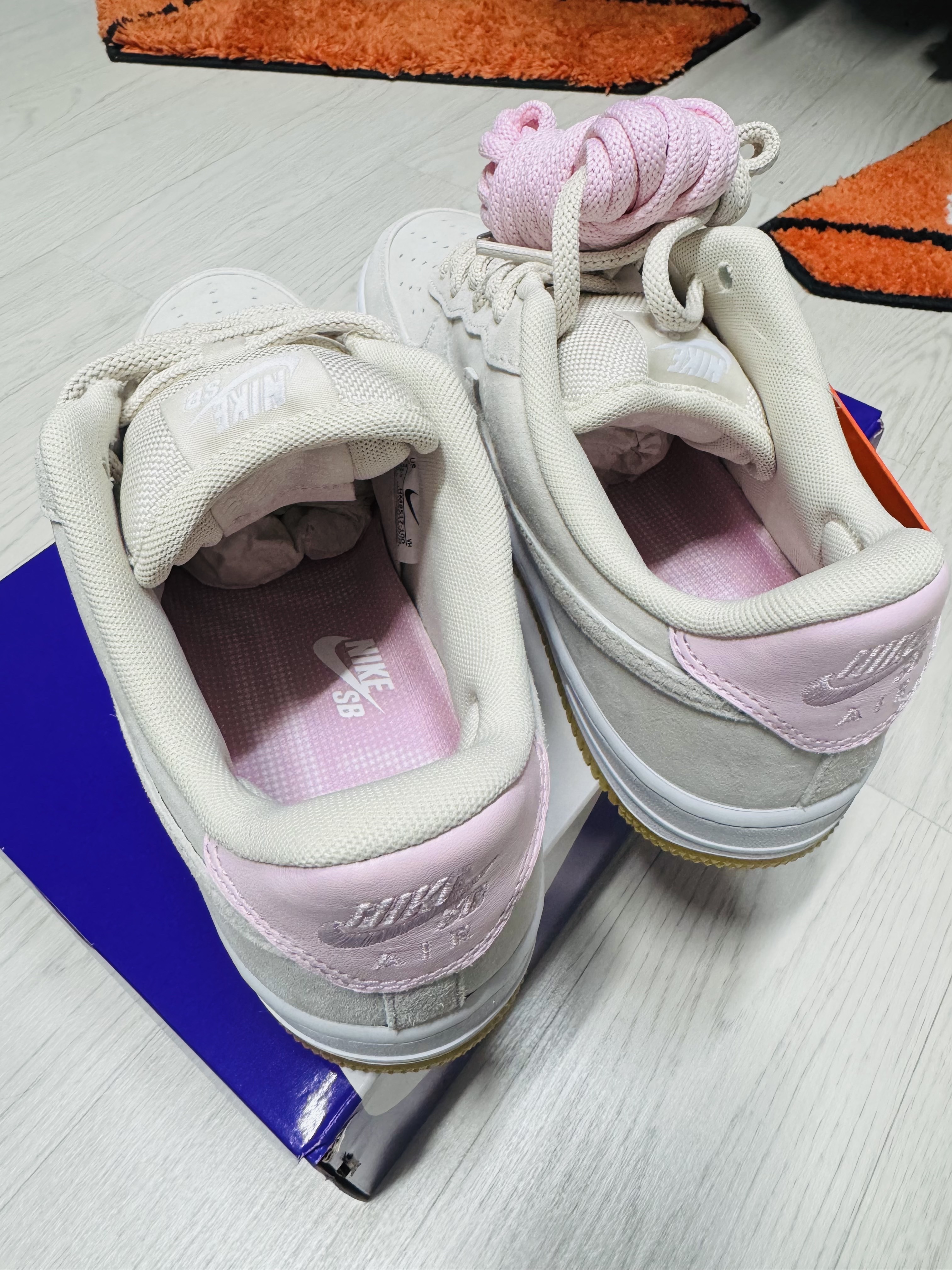 Nike SB Air Force 1 Low Light Orewood Brown and Pink Foam 착용 스타일 - 3