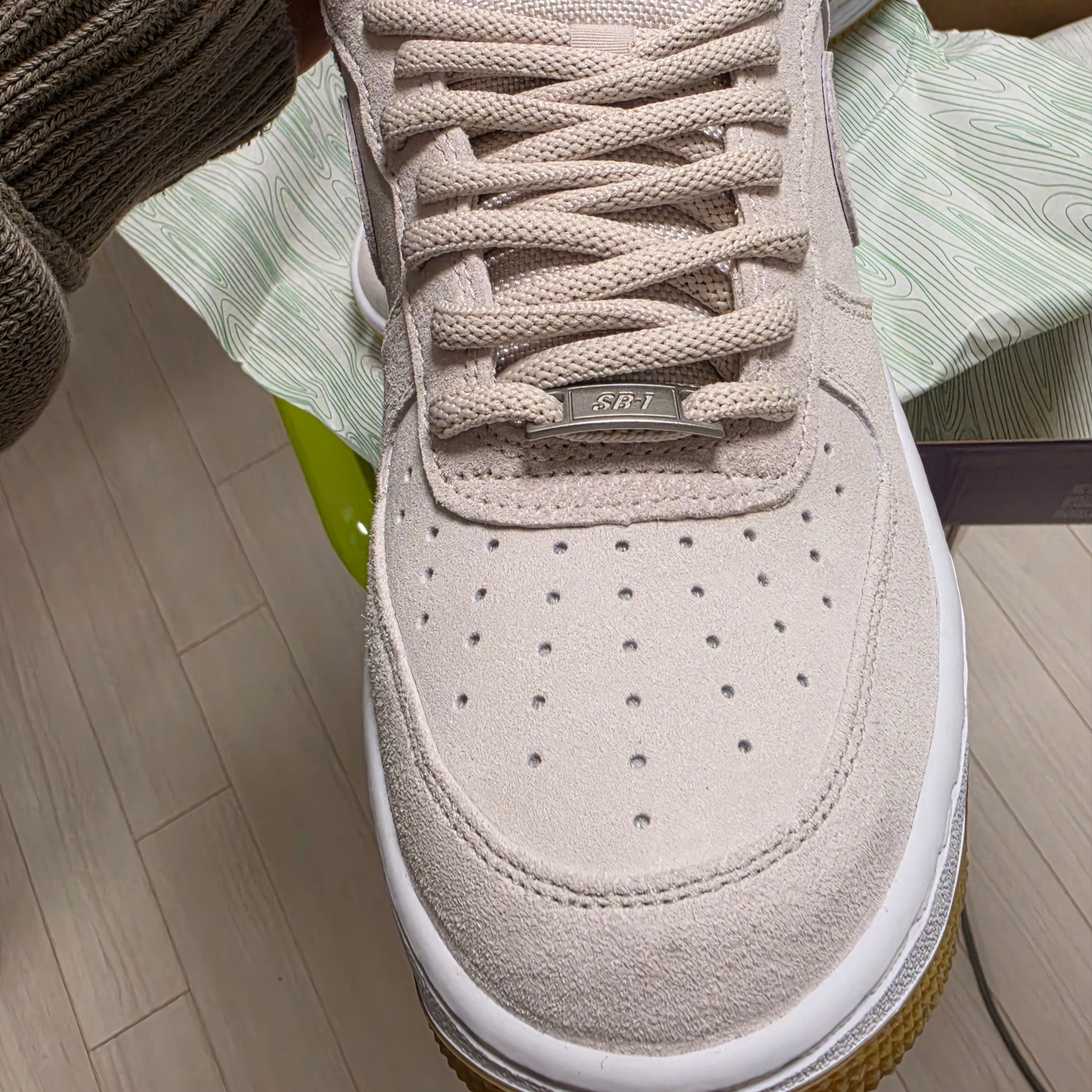 Nike SB Air Force 1 Low Light Orewood Brown and Pink Foam 착용 스타일 - 3