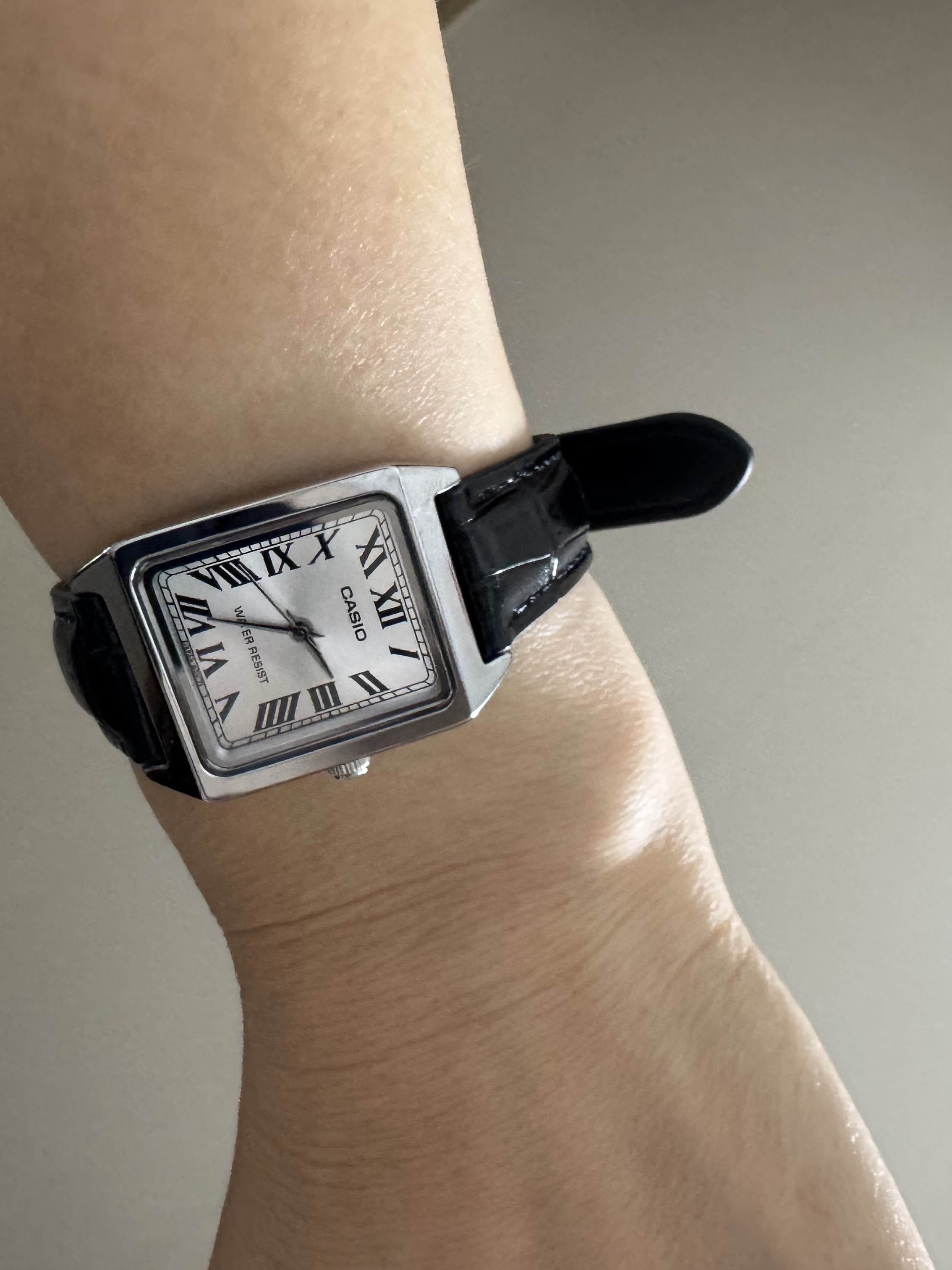 Casio LTP-V007L-7B1 착용 스타일