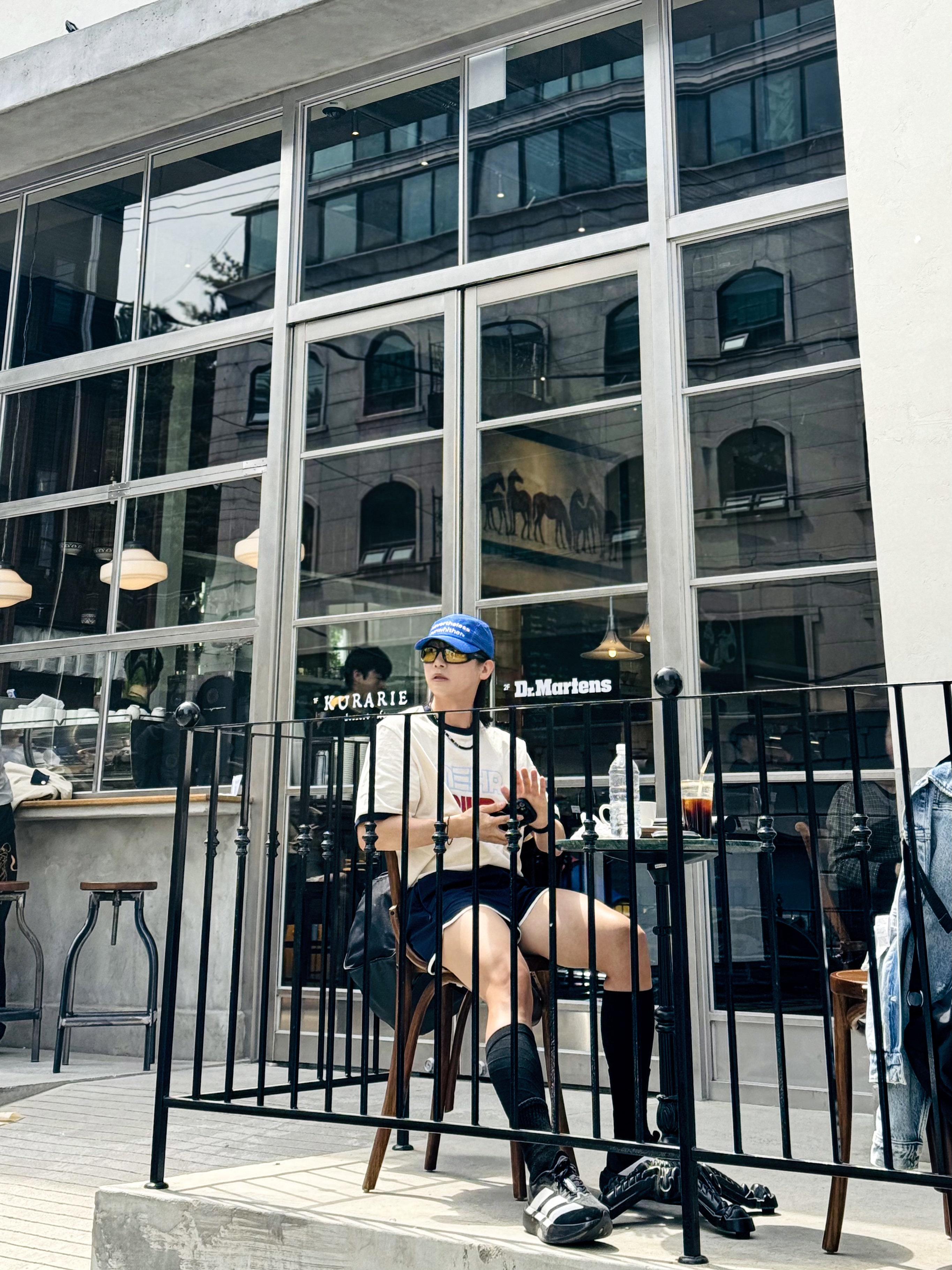 [KREAM 단독] RWR x MEHR Ringer T-Shirt Cream, [KREAM 단독] RWR x MEHR 3inch Shorts Dark Navy 착용 스타일 - 3