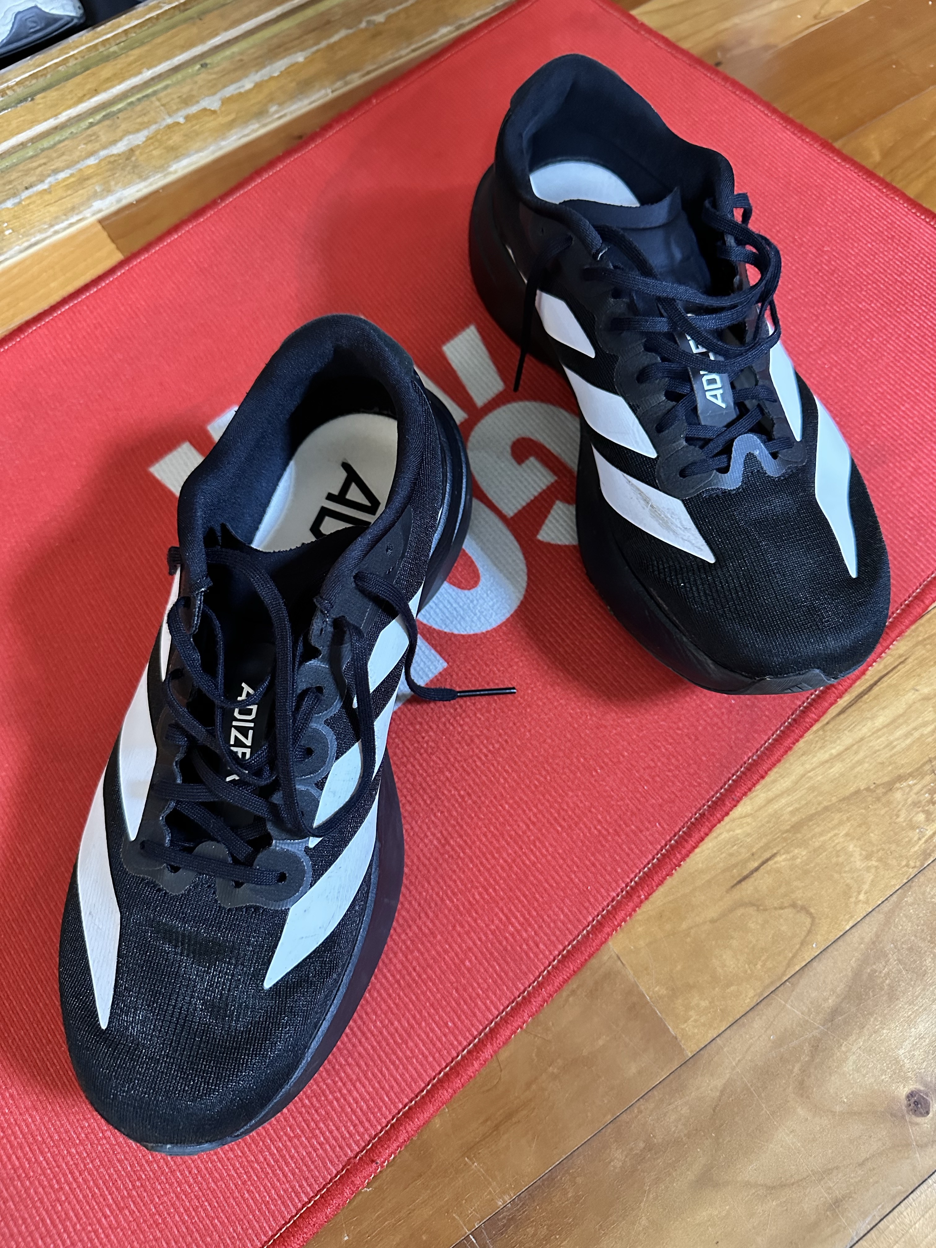 Adidas Adizero EVO SL Core Black Cloud White 착용 스타일