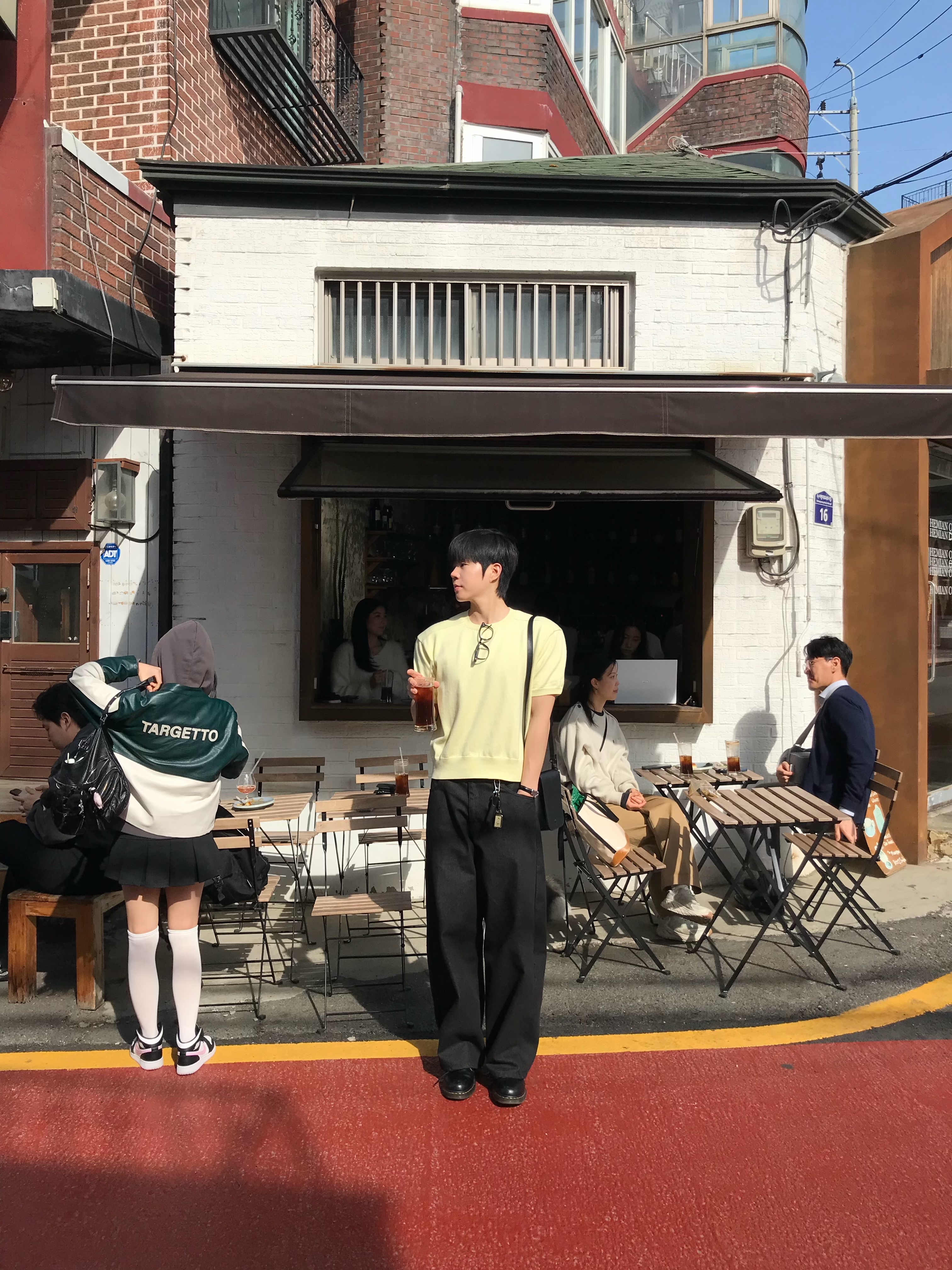 TOWTOW.ARCHIVE Timeless Twist Wristlet V3_Black&Silver, Dr. Martens 1461 Smooth Black 착용 스타일 - 3