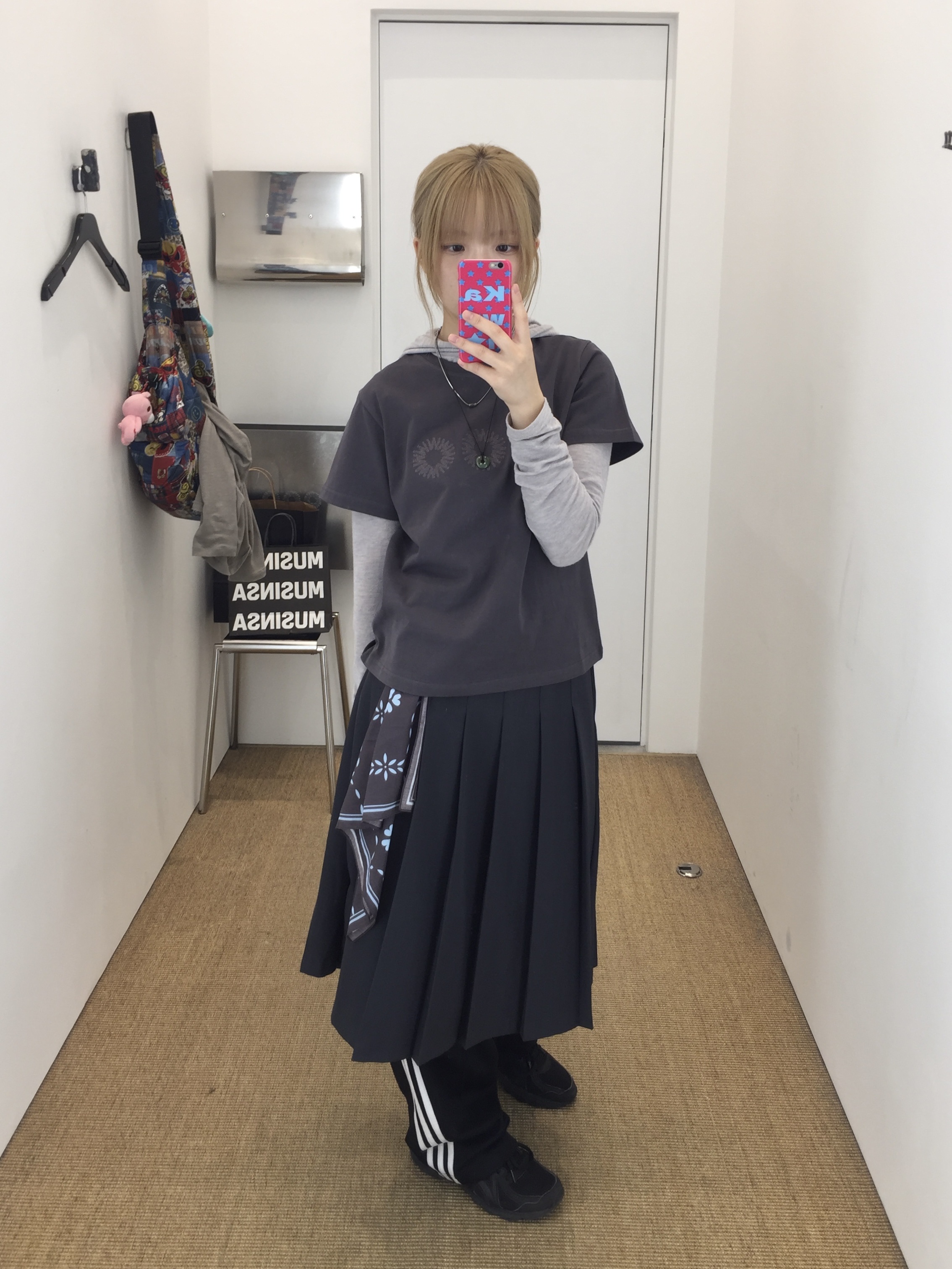 999Humanity EVD Logo Half T-Shirt Charcoal, Adidas Adicolor Baggy Fit Firebird Track Pants Black - KR Sizing 착용 스타일