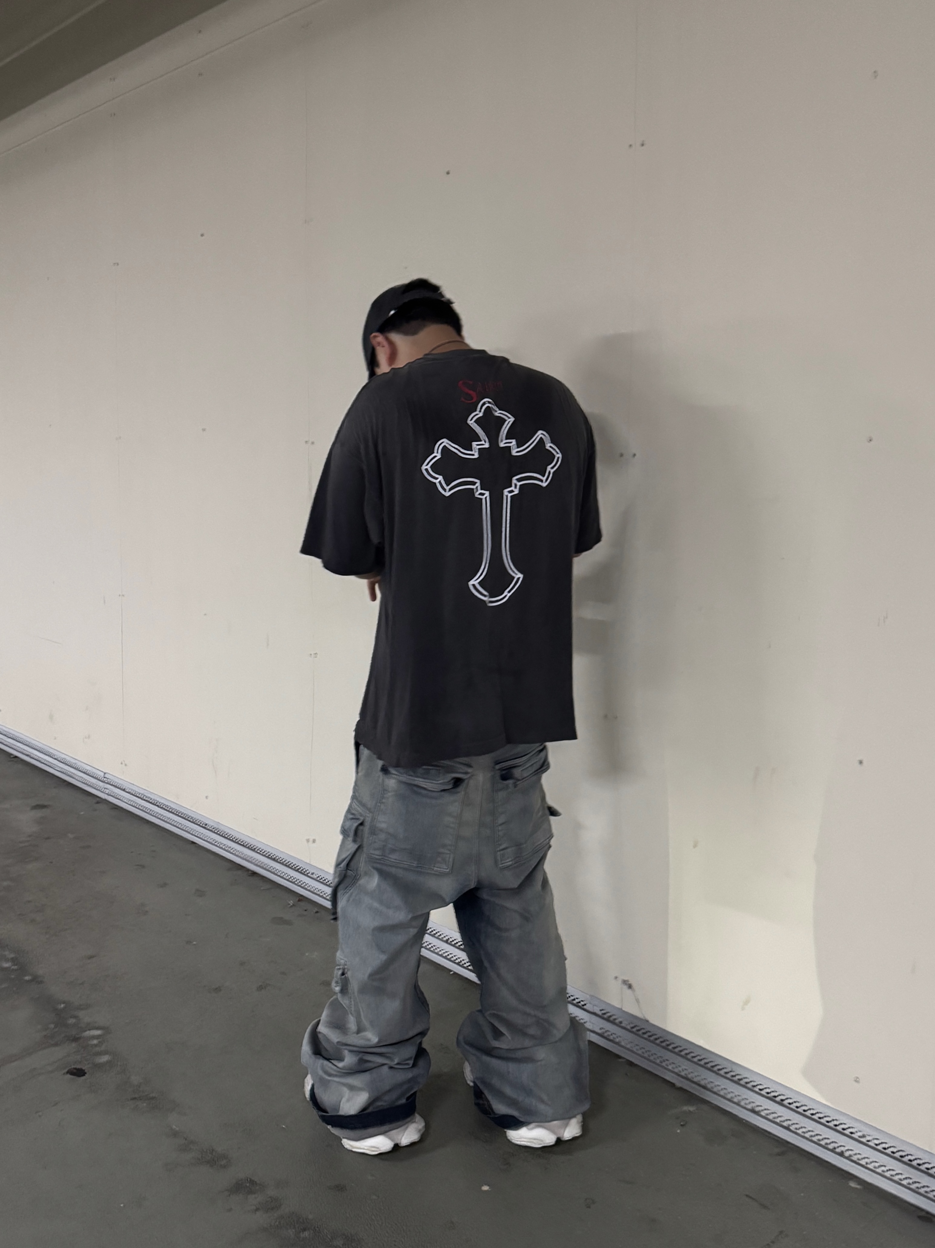 Saint Mxxxxxx x 2Pac S/S T-Shirt Black - 25SS 착용 스타일