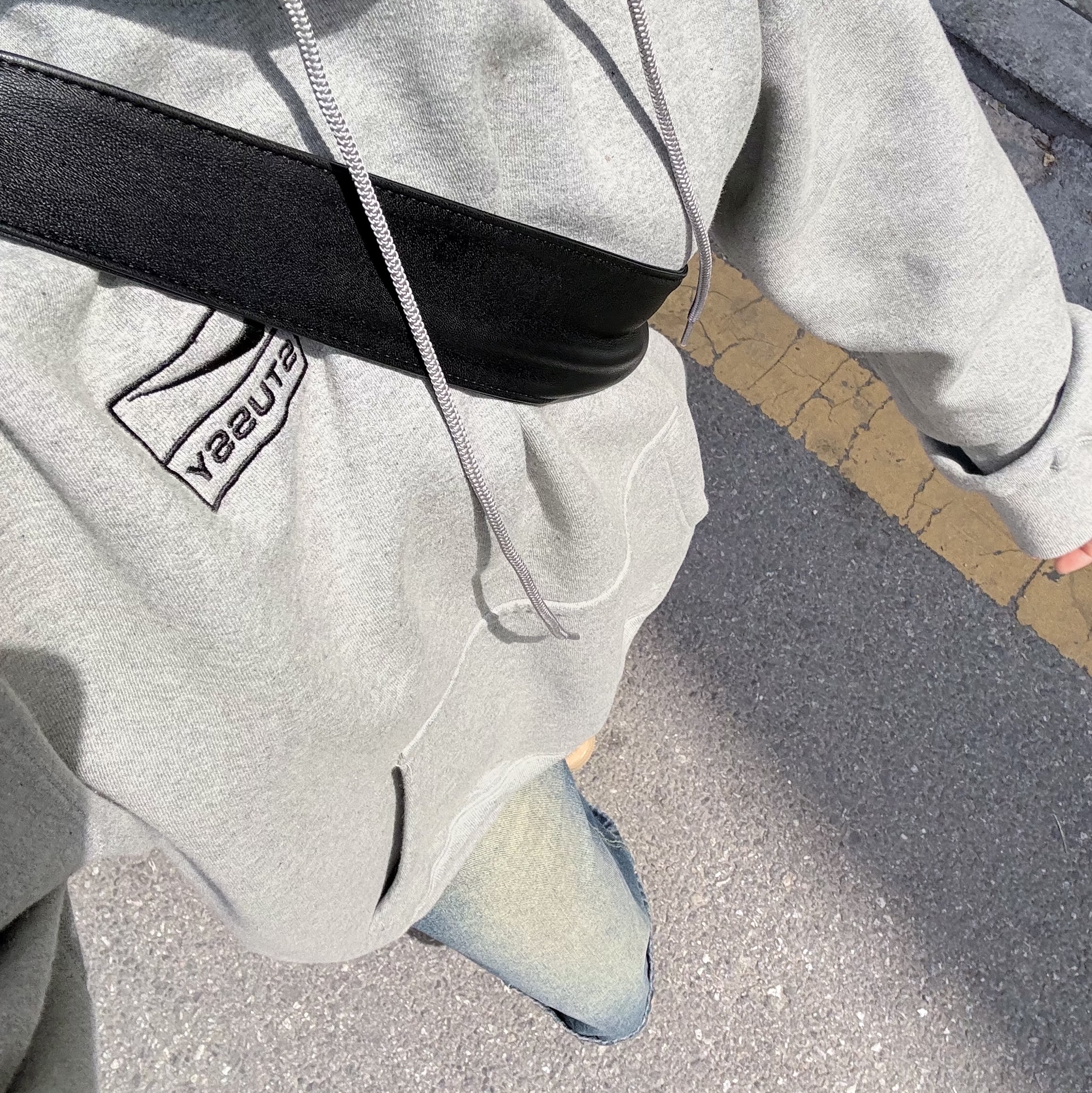 (W) Nike Air Force 1 '07 WB Flax Wheat, Nike x Stussy NRG RA Pullover Hoodie Dark Grey Heather (DJ9488-063) 착용 스타일 - 3