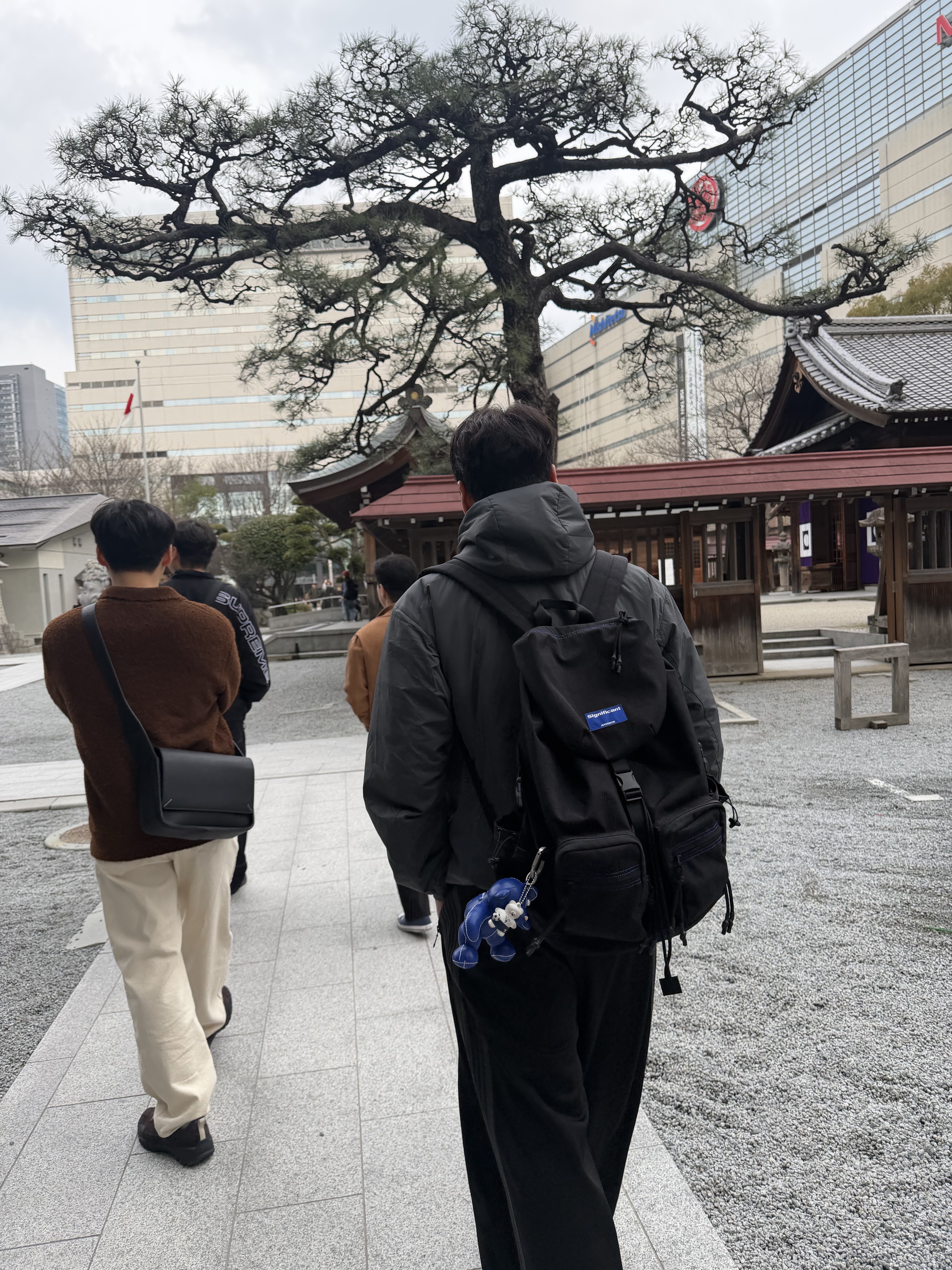 Arc'teryx Atom LT Hoody Glitch, Ader Error Significant Tag Backpack 01 Noir 착용 스타일 - 2