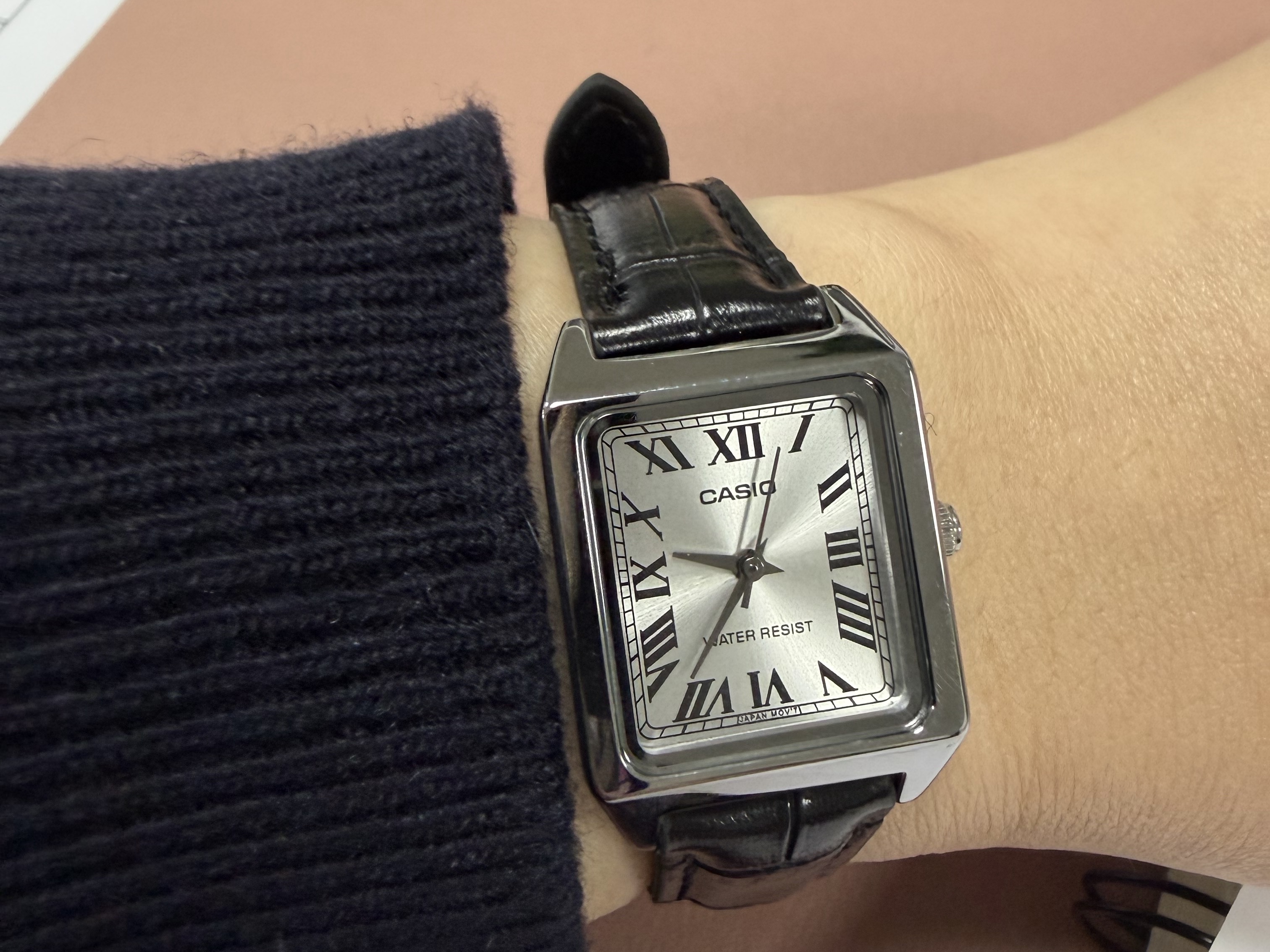 Casio LTP-V007L-7B1 착용 스타일