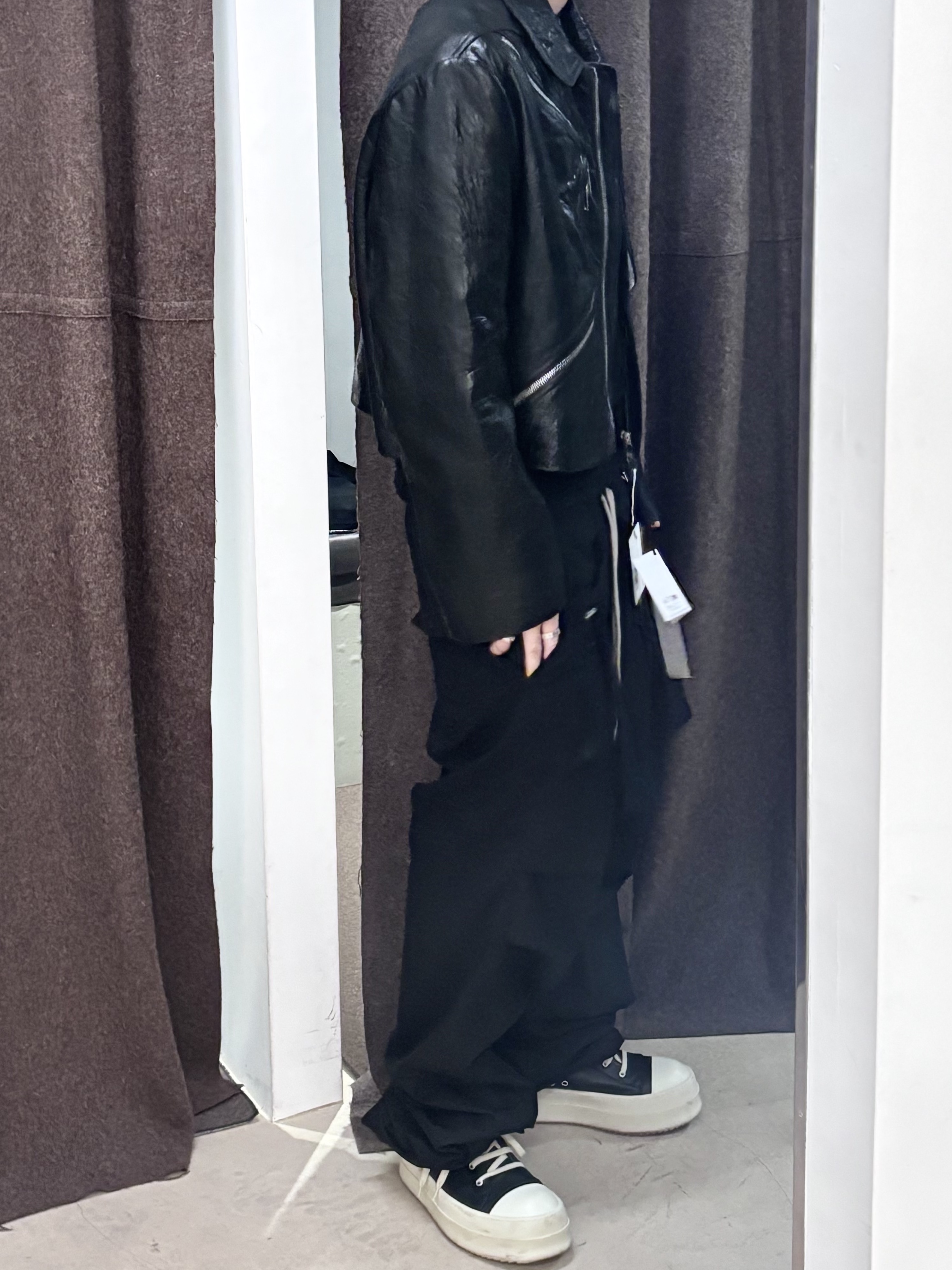 Wapworks Wide Safety Cargo Pants Black, Rick Owens Mega Bumper Sneakers Black Milk 착용 스타일 - 2