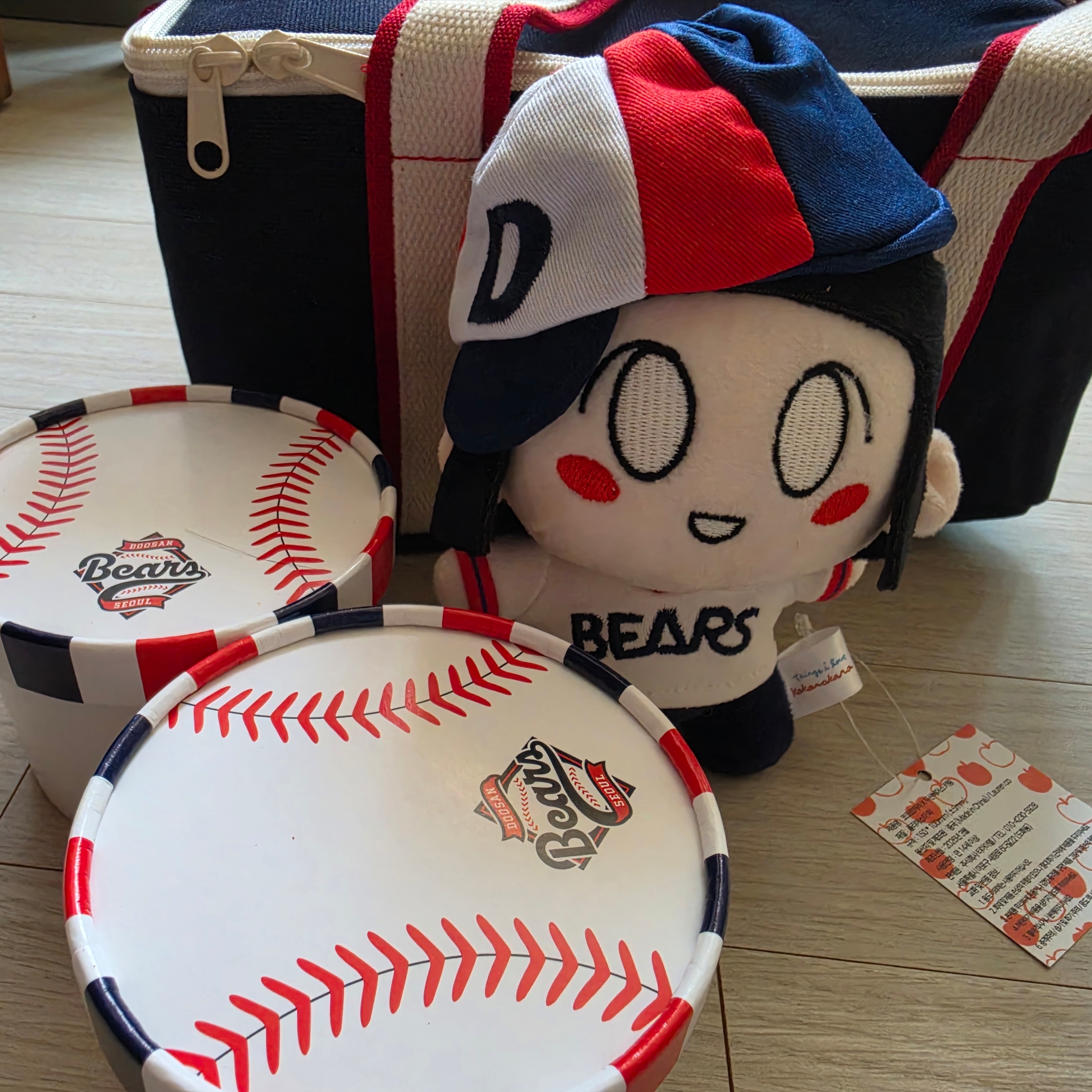 [KREAM 단독] Doosan Bears x Kokorokara Hustle Pudding 2pcs & Kokoro Bear Keyring & Cooler Bag Full Set 착용 스타일 - 1