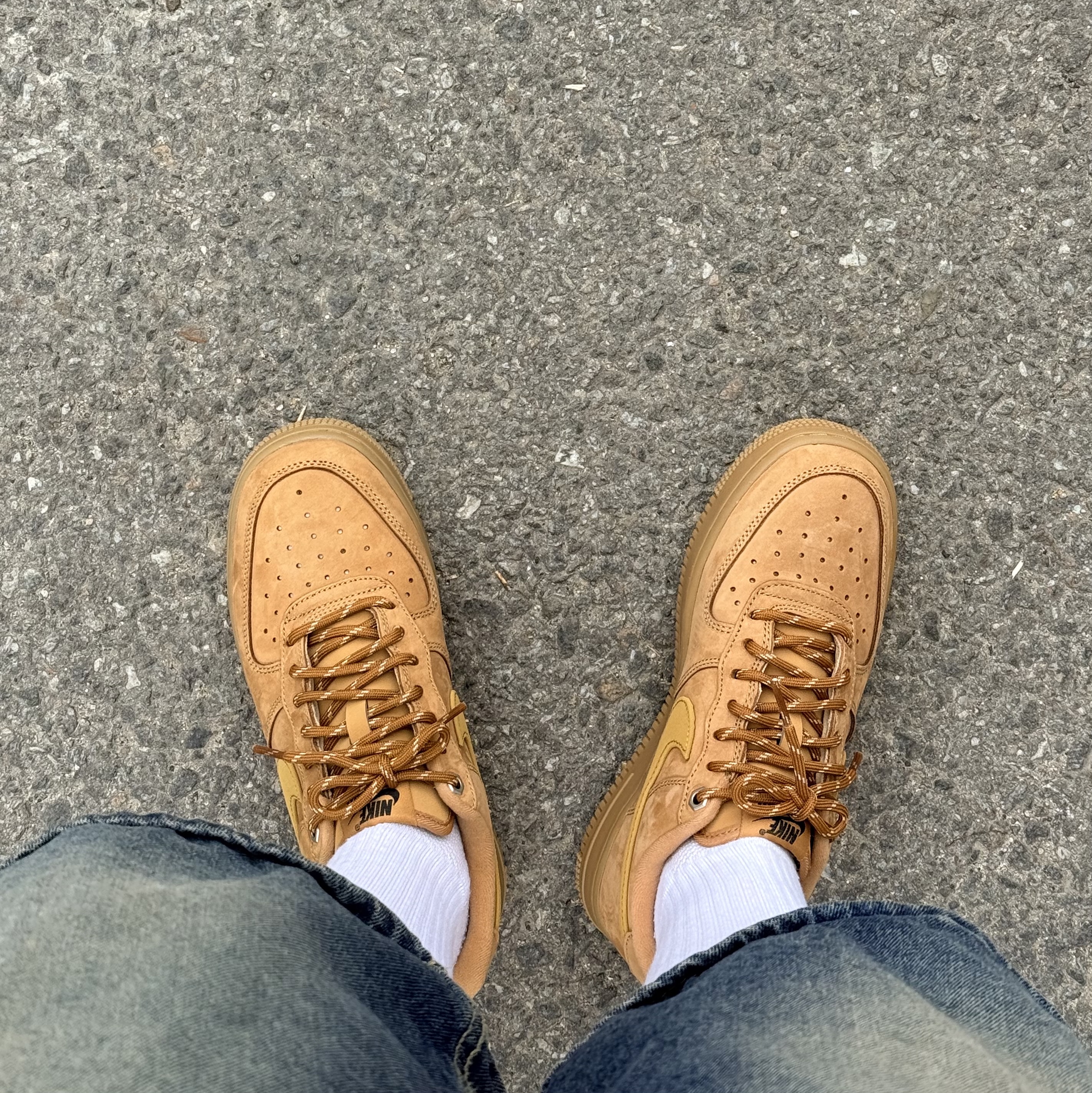(W) Nike Air Force 1 '07 WB Flax Wheat, Nike x Stussy NRG RA Pullover Hoodie Dark Grey Heather (DJ9488-063) 착용 스타일 - 2