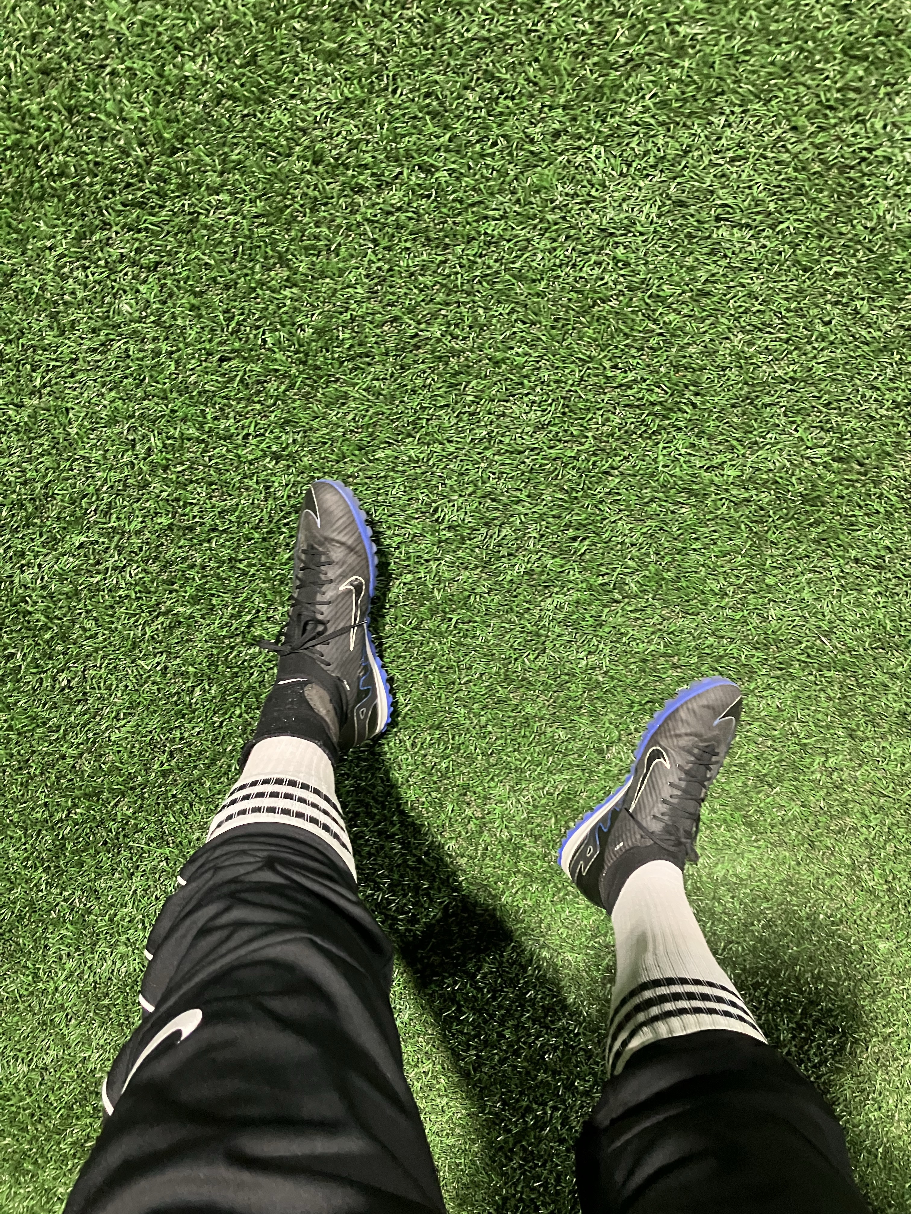 Nike Zoom Mercurial Superfly 9 Academy TF Black Hyper Royal 착용 스타일