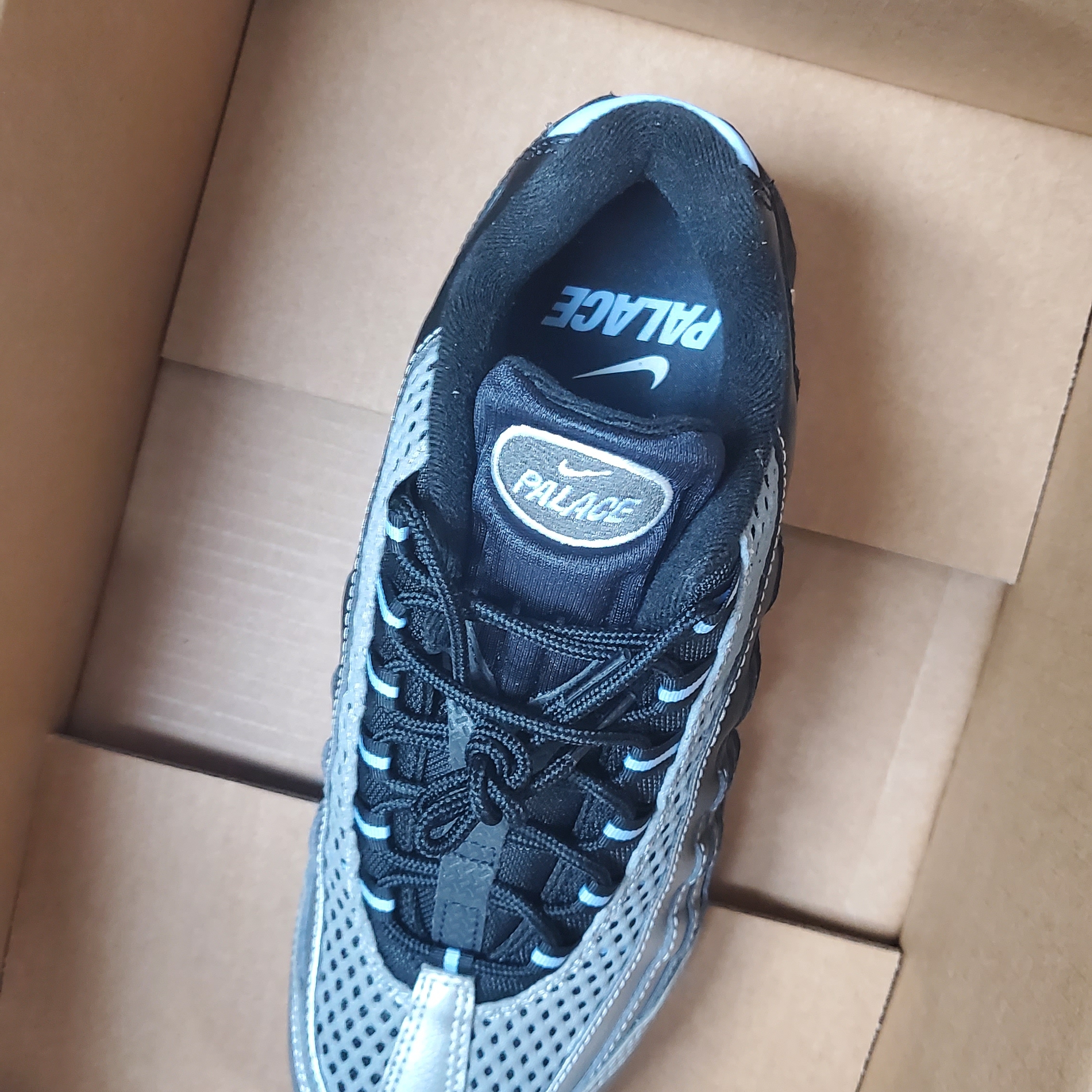 Nike x Palace Air Max 95 Metallic Silver Aluminum 착용 스타일 - 2