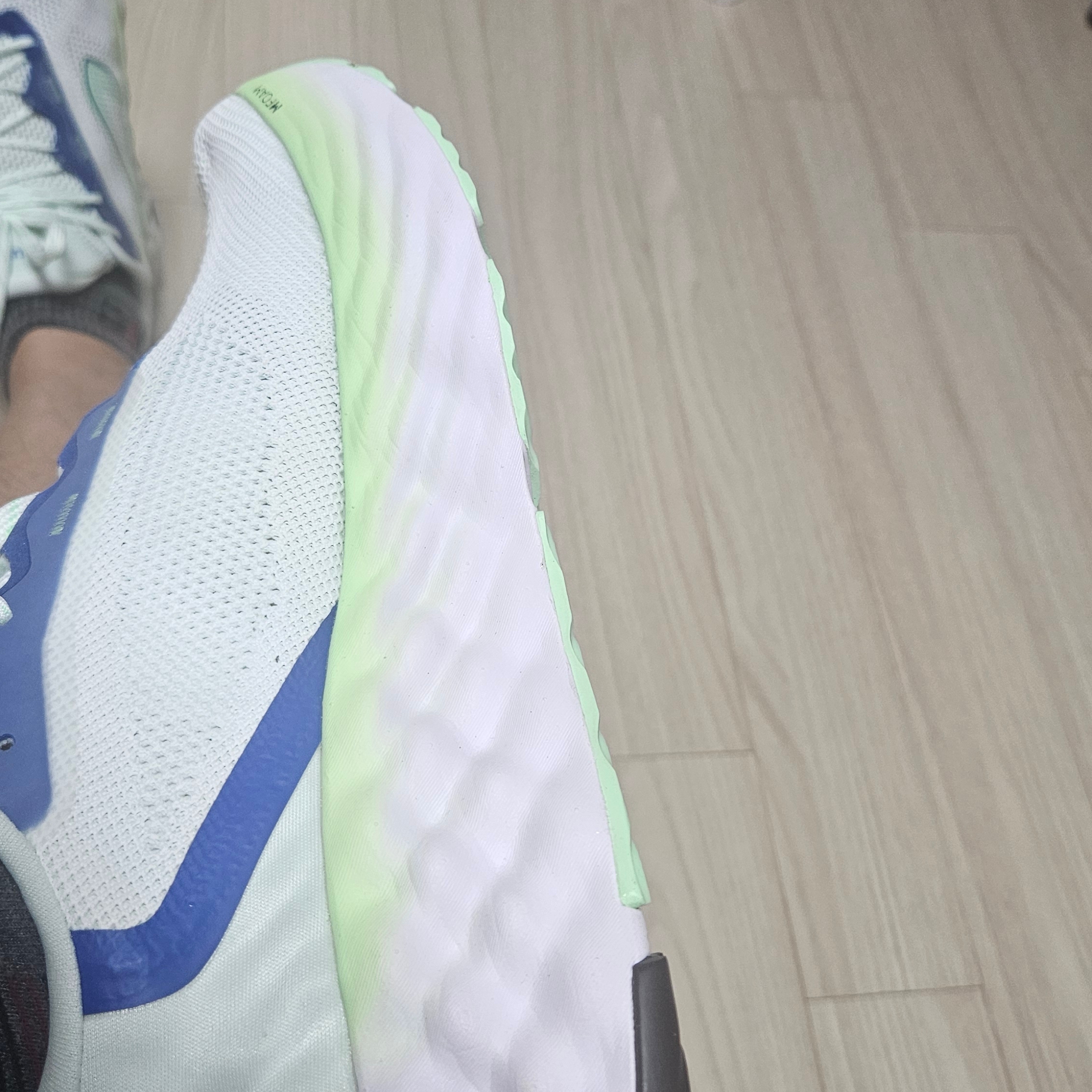 DECATHLON Men’s Running Shoes Kiprun KS900.2 Ultra White 착용 스타일