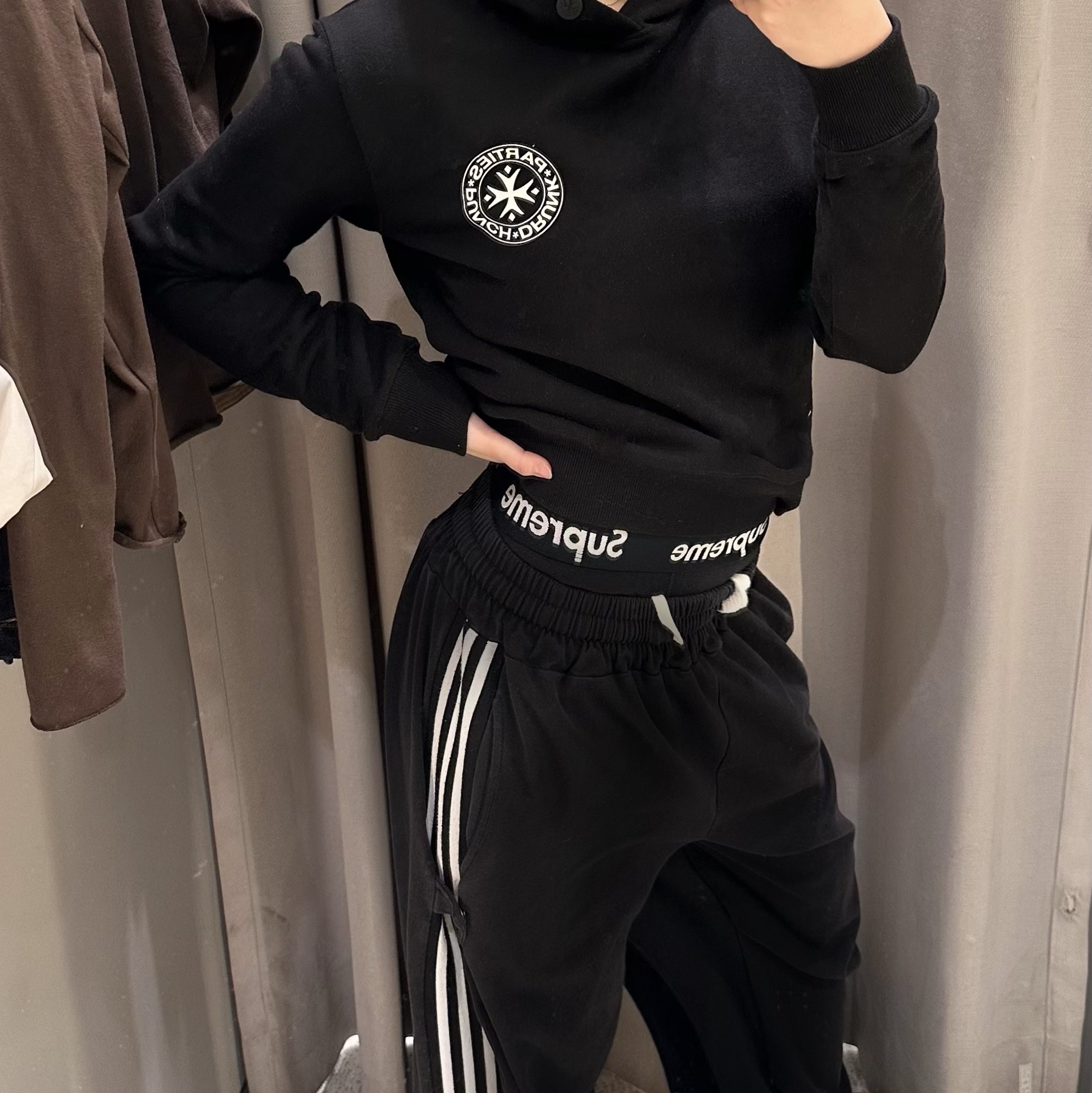Punch Drunk Parties Circle Logo Slim Hoodie Black, Supreme Hanes Boxer Briefs Black (4 Pack) 착용 스타일