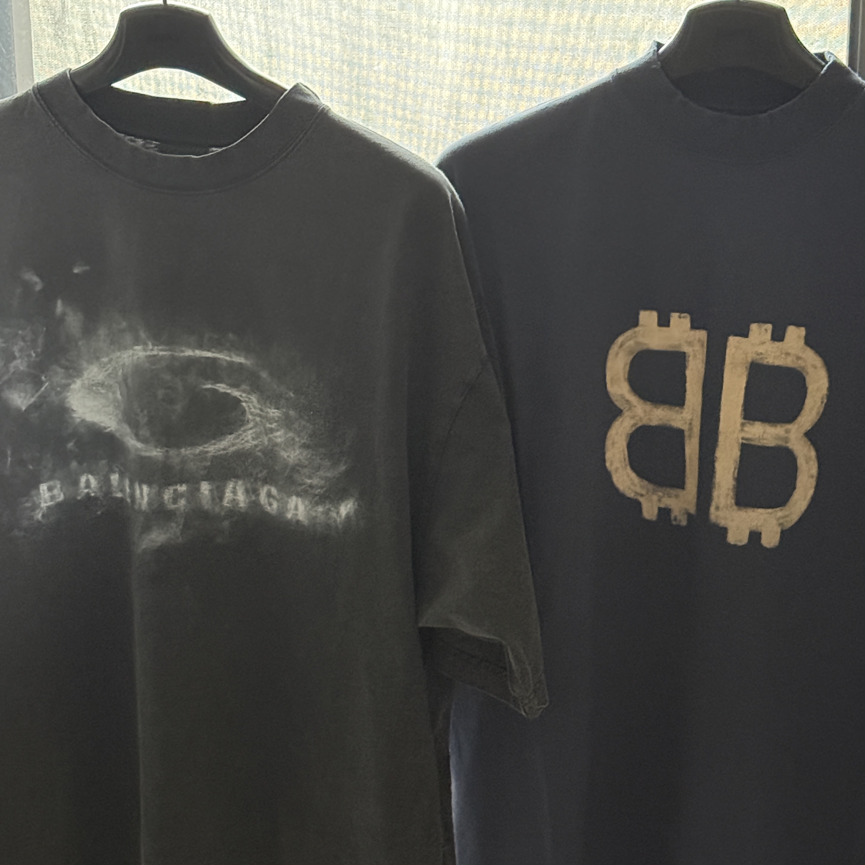 Balenciaga Oversized Crypto T-Shirt Faded Black, Balenciaga Washed Crayon Loop T-Shirt Black 착용 스타일