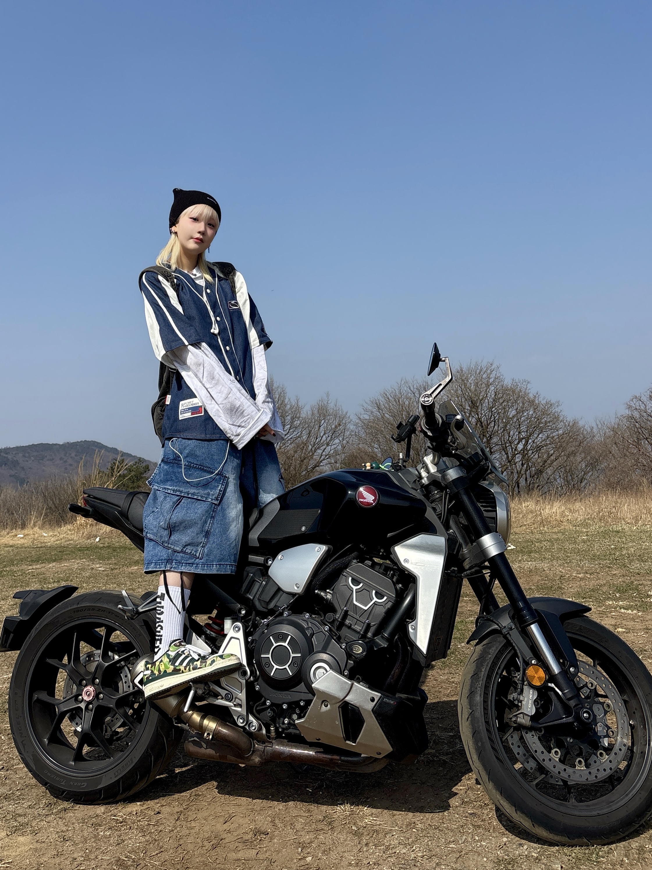 SPORT CHAMBER SC Flash Baseball Jersey Blue, THRASHER (3Pack) Magazine Logo Crew Socks White 착용 스타일 - 2