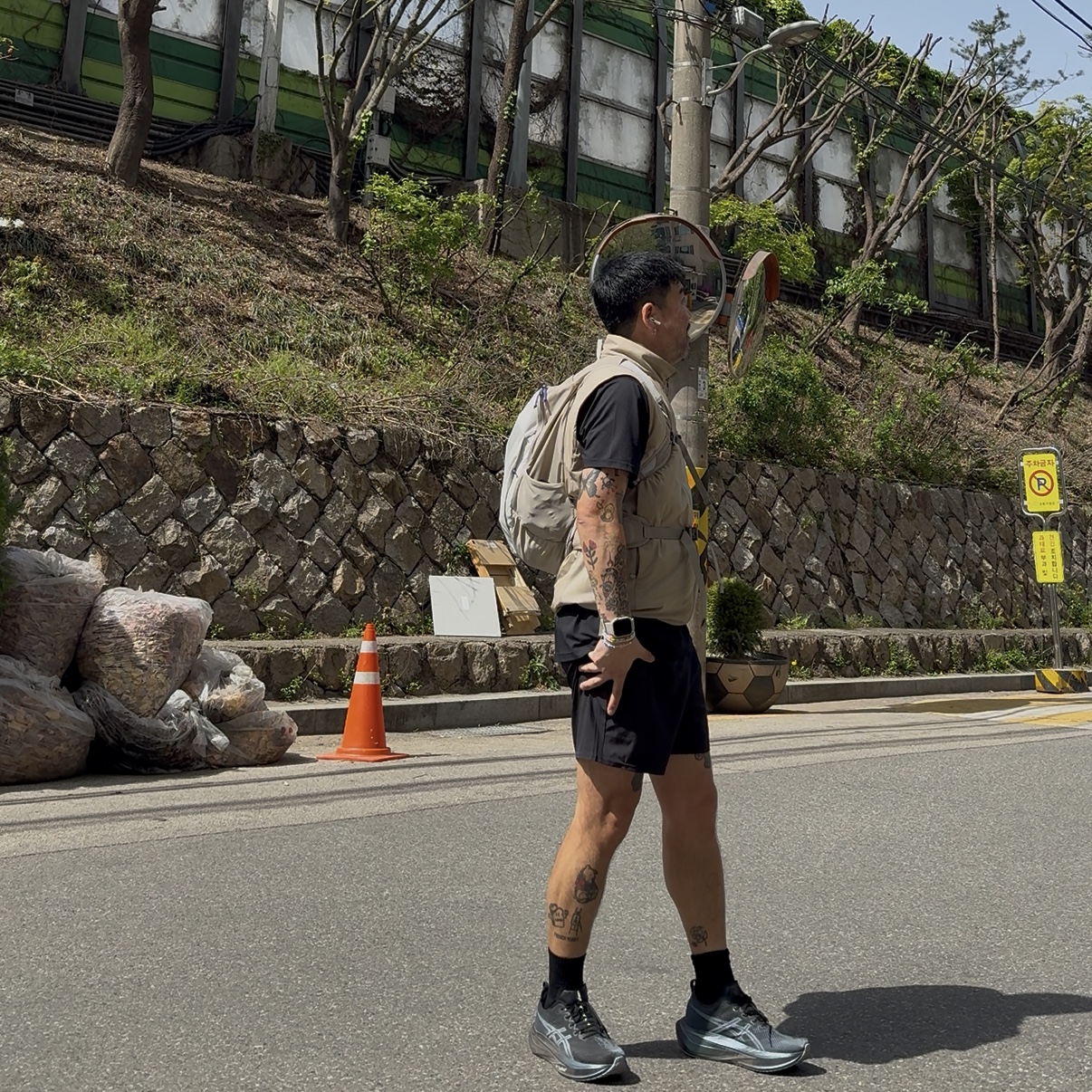 Asics Megablast Black White 착용 스타일 - 2