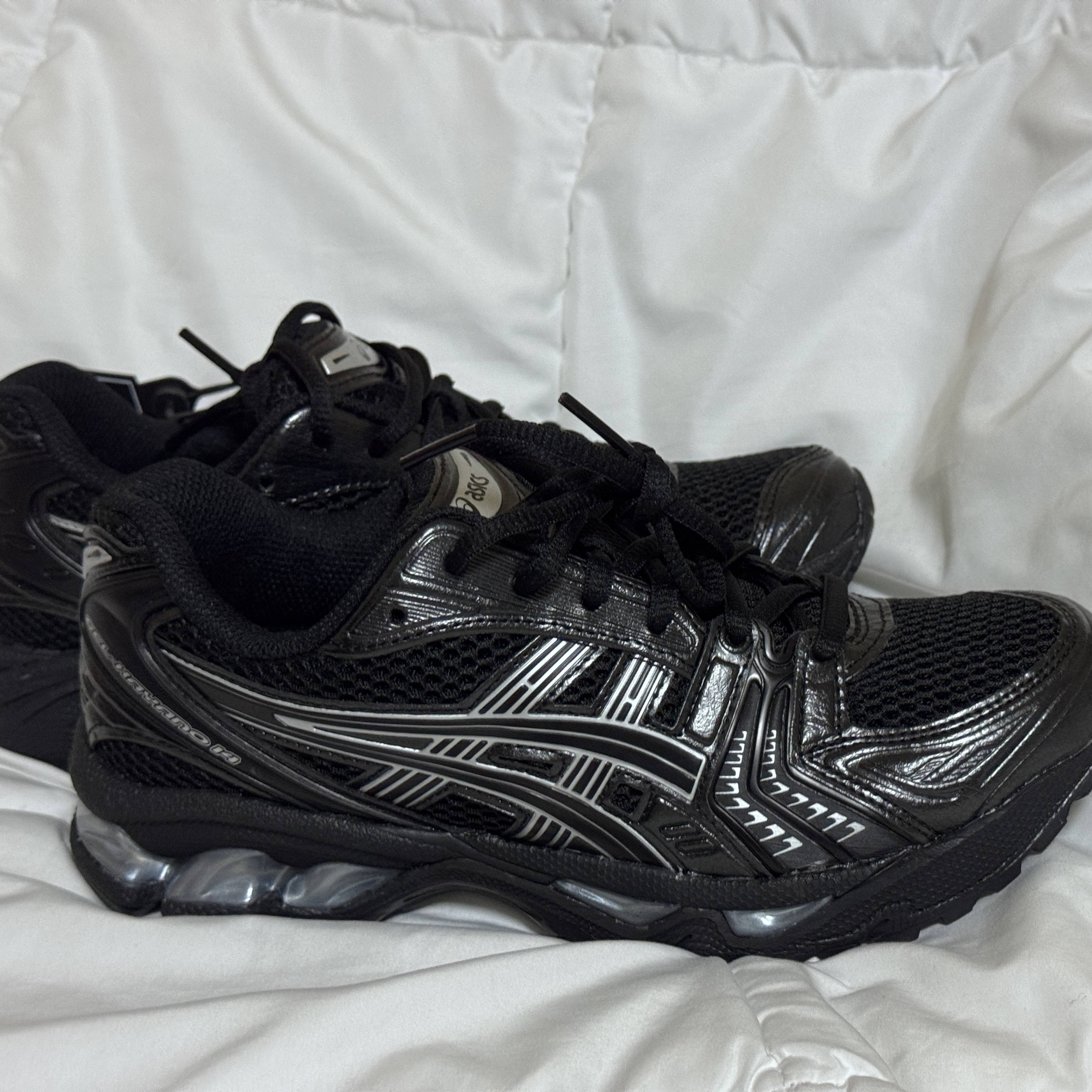 Asics Gel-Kayano 14 Black Pure Silver 착용 스타일 - 2