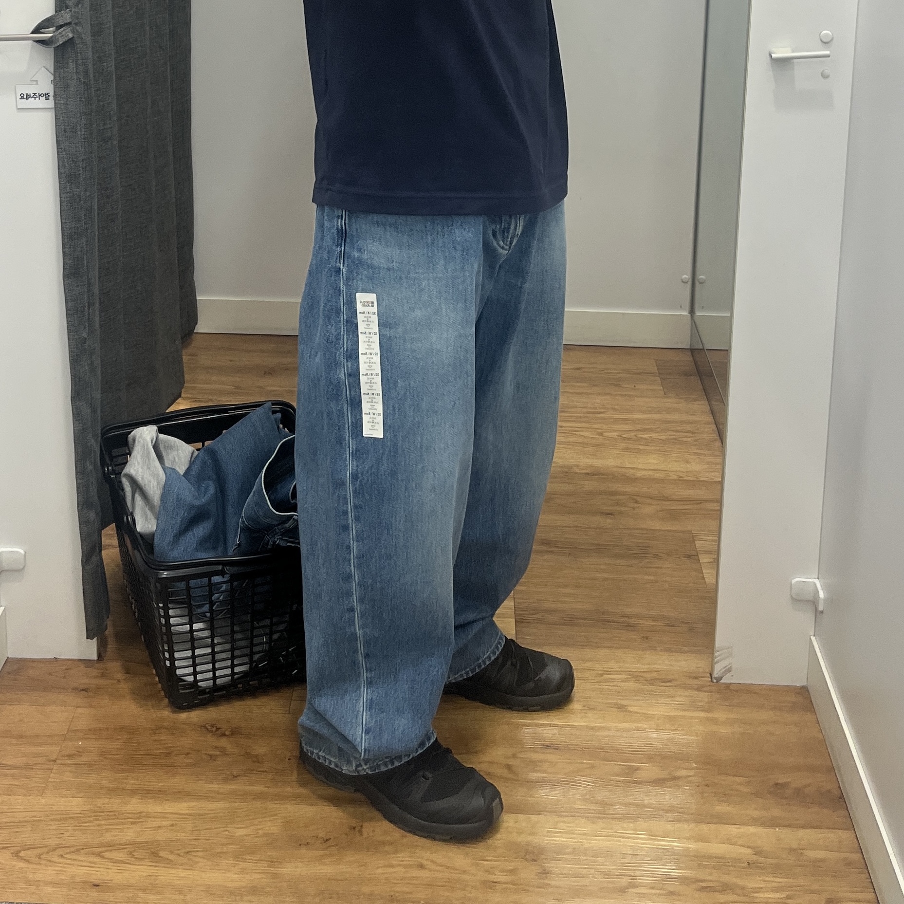 Salomon XA Pro 3D V9 Gore-Tex Black Phantom, Uniqlo Baggy Jeans Blue - JP 착용 스타일
