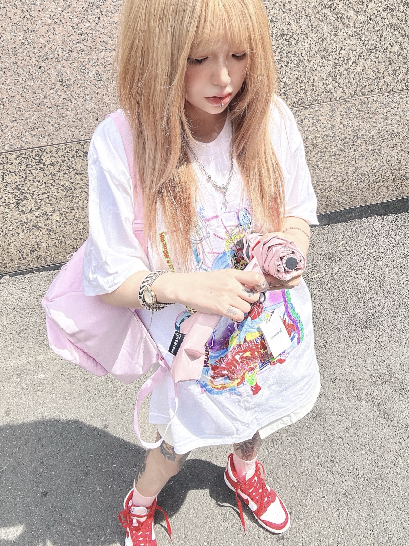 (GS) Nike Dunk High Championship White and Red, Supreme Electromagnetic T-Shirt White - 24SS 착용 스타일