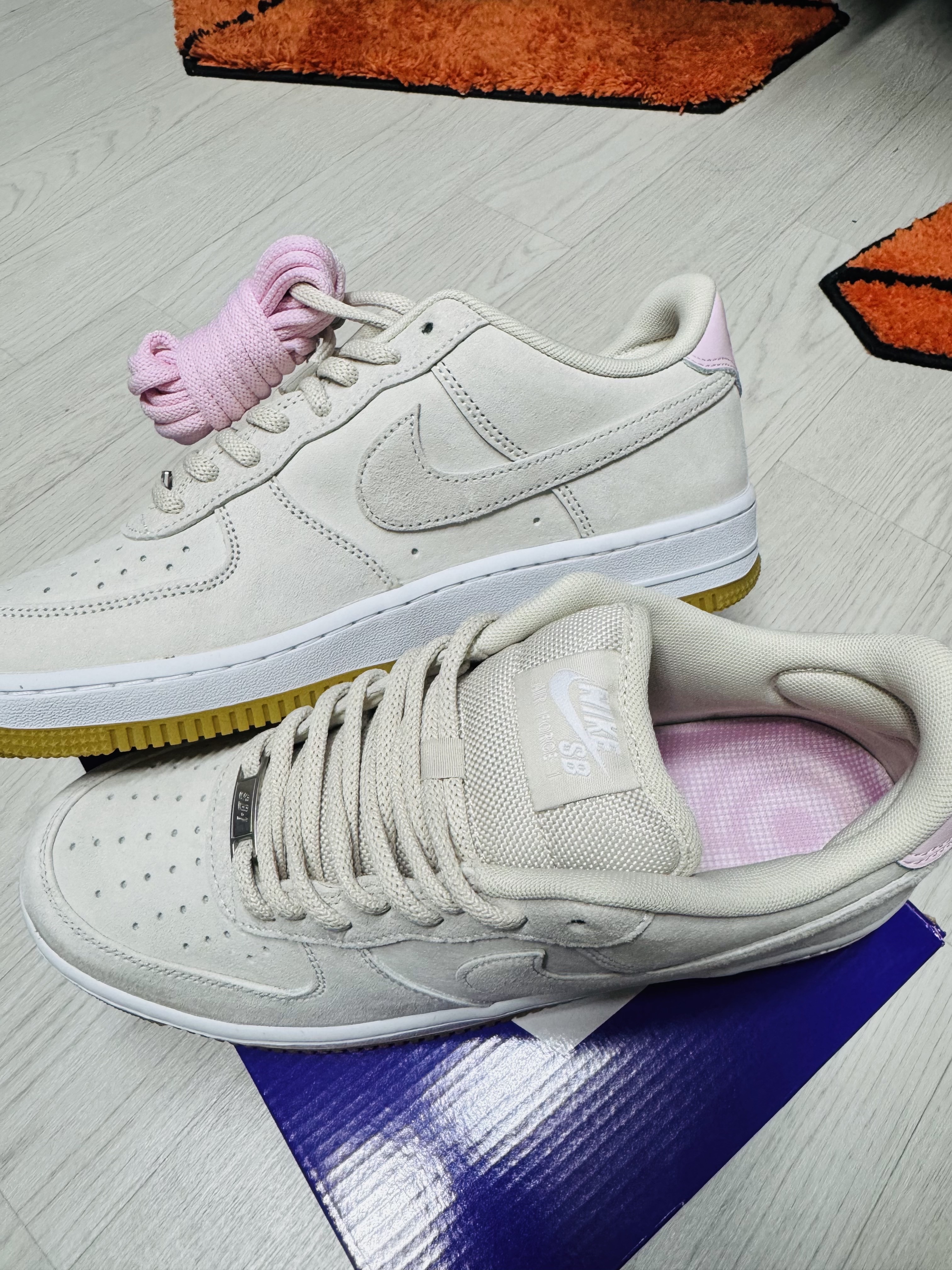 Nike SB Air Force 1 Low Light Orewood Brown and Pink Foam 착용 스타일 - 4