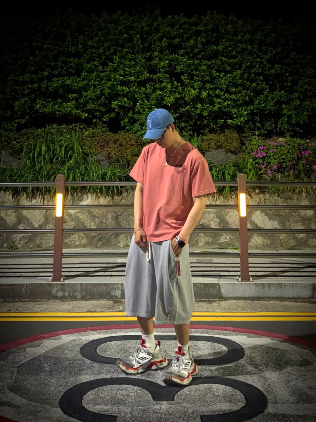 Knitted Pigment Bermuda Traning Half Pants Stone Grey 착용 스타일