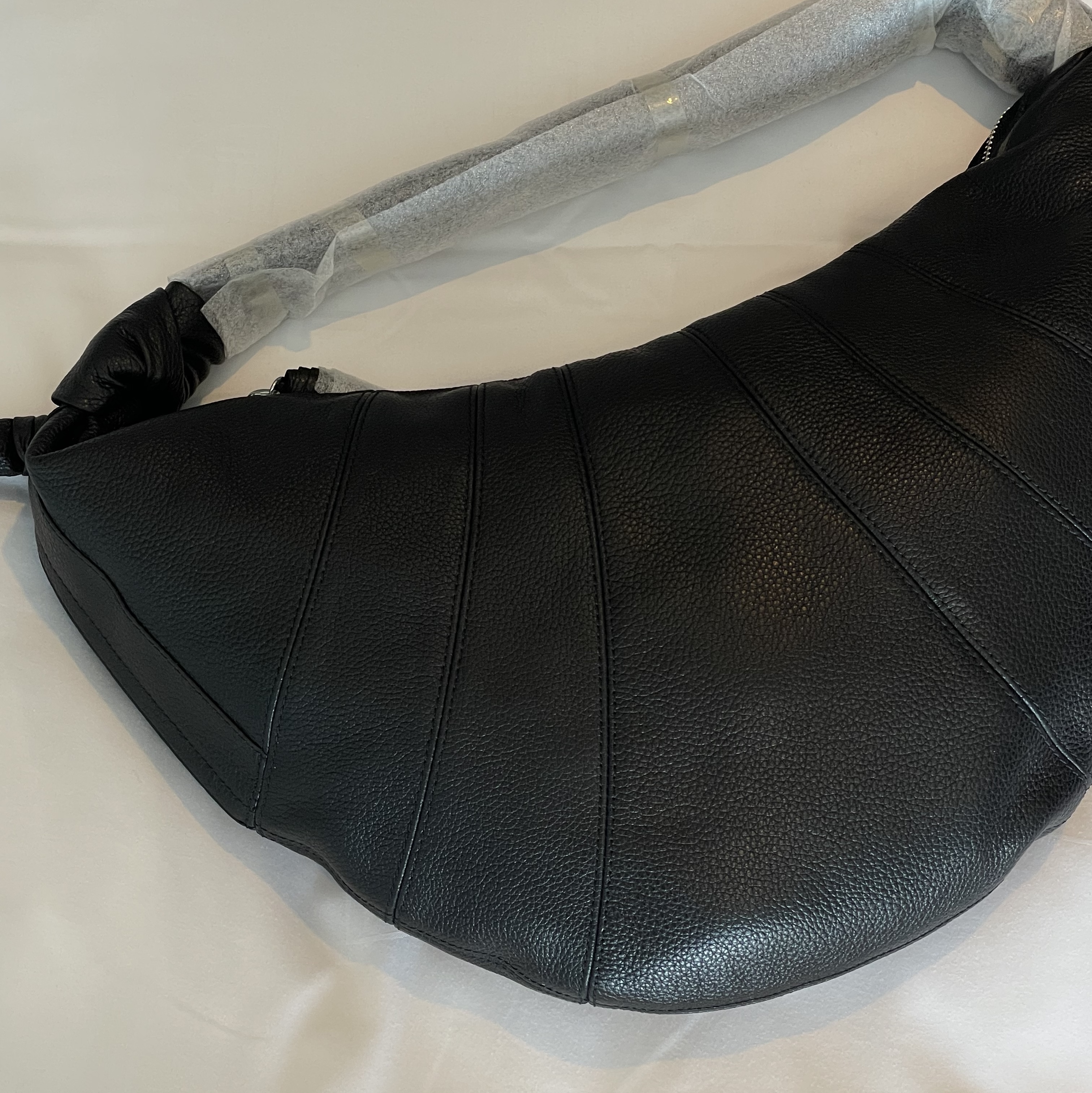 Lemaire Fortune Croissant Bag Soft Grained Leather Black 착용 스타일