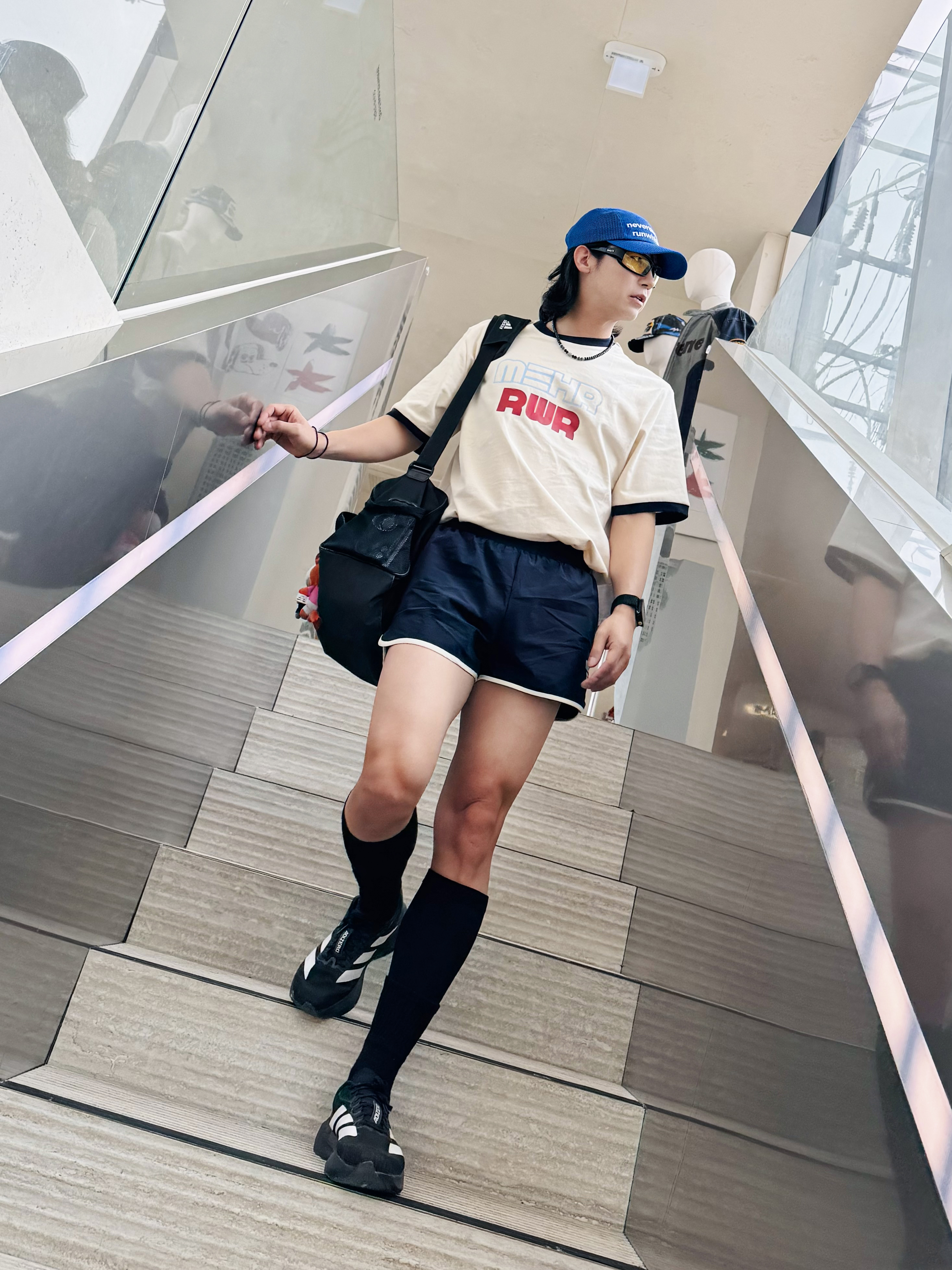 [KREAM 단독] RWR x MEHR Ringer T-Shirt Cream, [KREAM 단독] RWR x MEHR 3inch Shorts Dark Navy 착용 스타일 - 1
