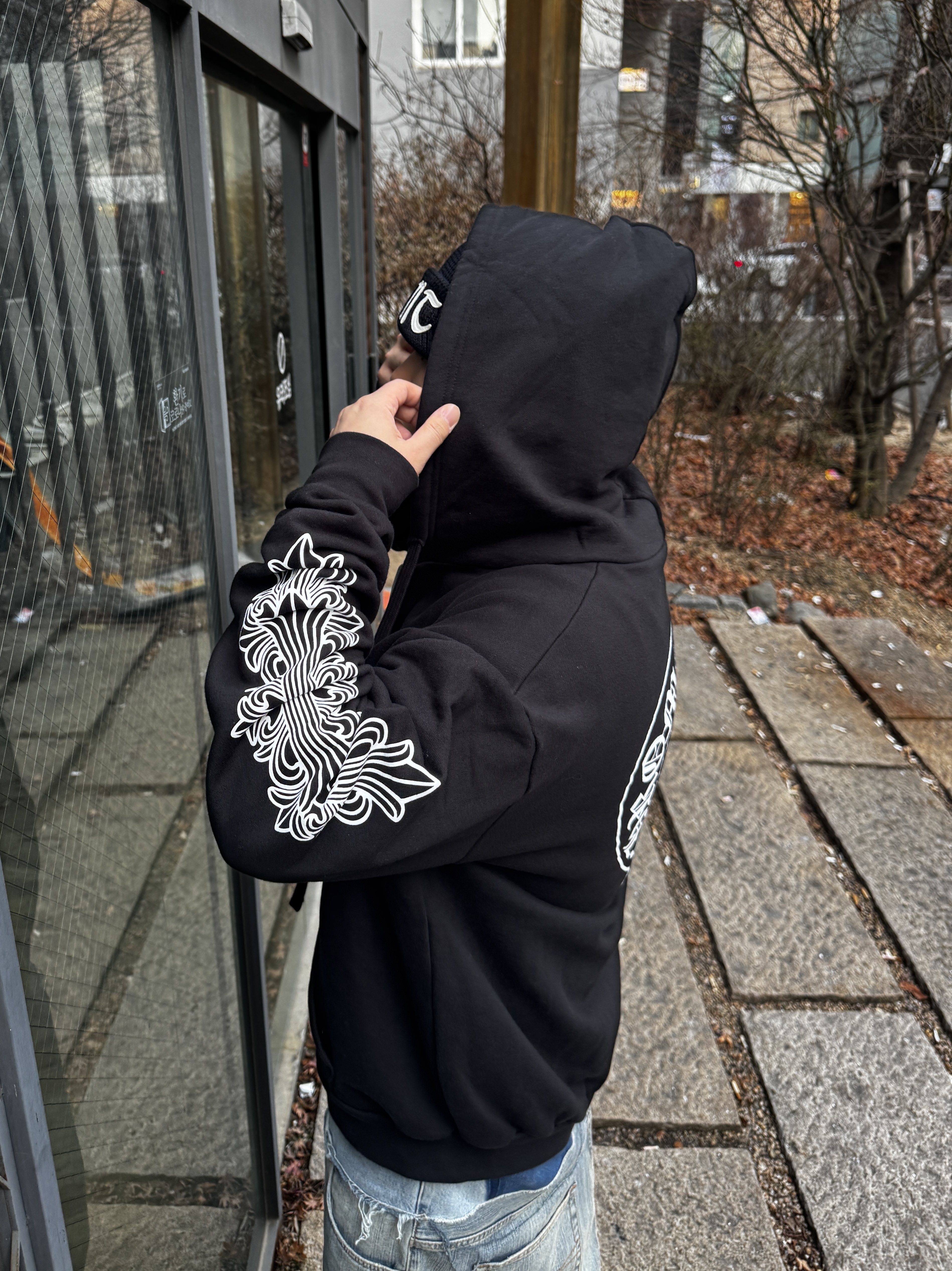 Chrome Hearts Horseshoe Floral Fleece Zip-Up Hoodie Black 착용 스타일