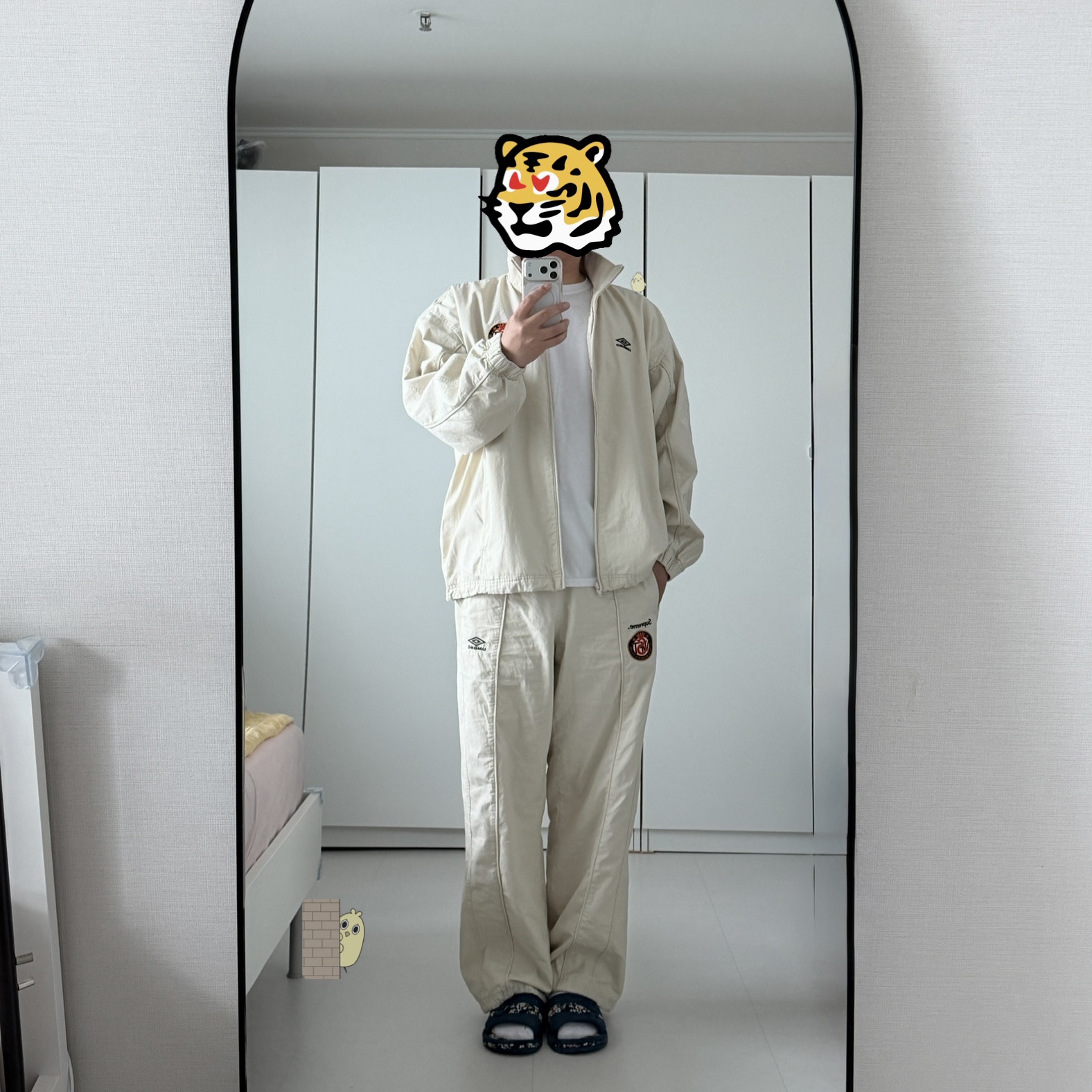 Supreme x Umbro Cotton Ripstop Track Jacket Stone - 26SS, Supreme x Umbro Cotton Ripstop Track Pant Stone - 26SS 착용 스타일 - 2