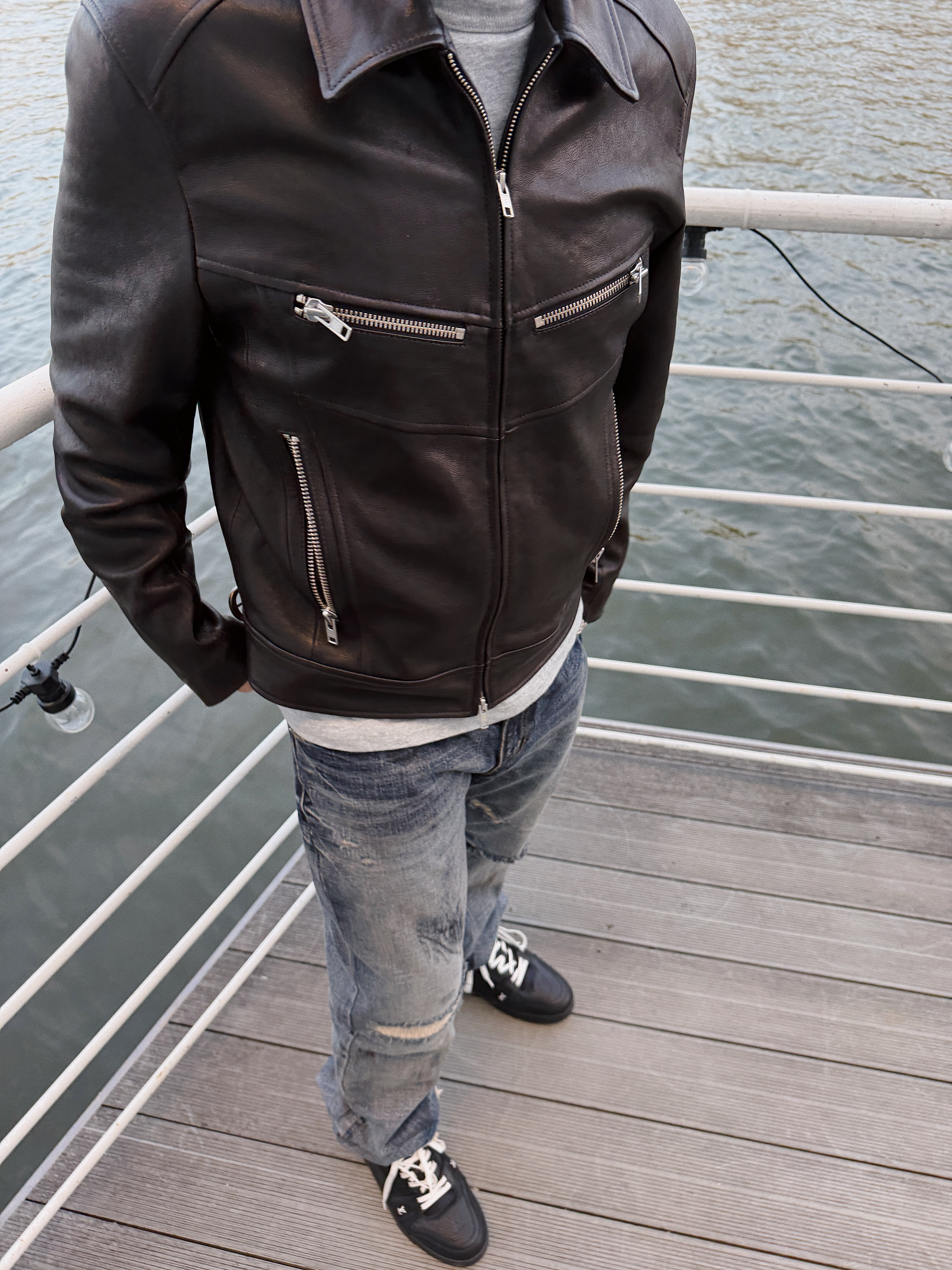 Sundayoffclub Thrashed Straight Leg Jeans, STU Lambskin Zipper Leather Jacket In Black 착용 스타일 - 4