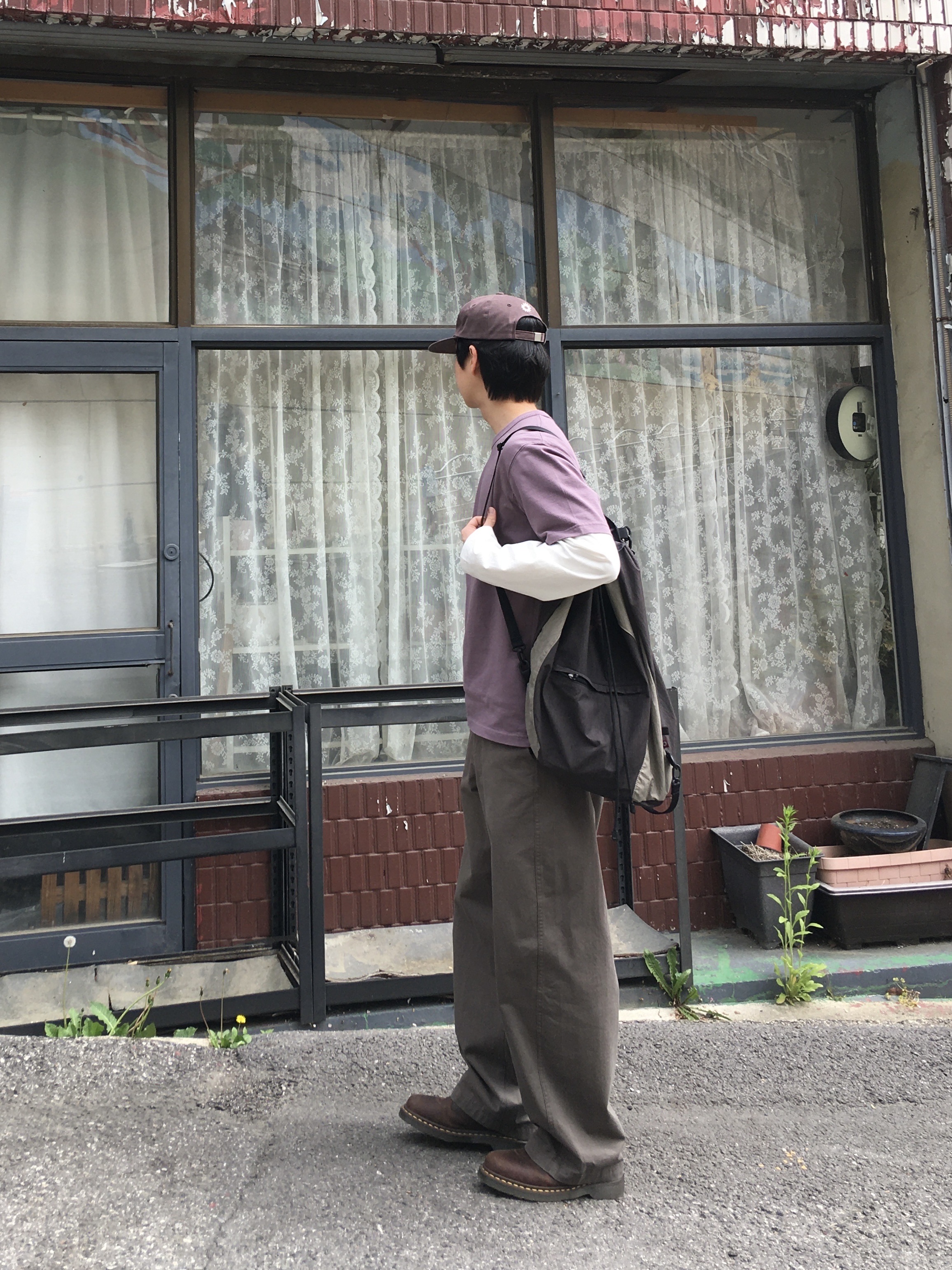 Dr. Martens 1461 Crazy Horse Dark Brown 착용 스타일 - 3