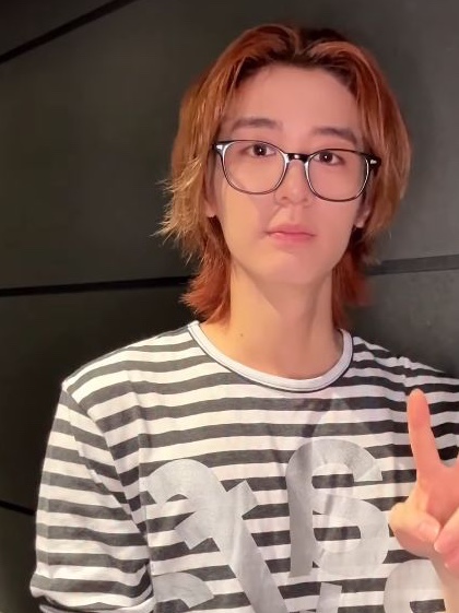 [KREAM 단독] Safarispot Ticketing Stripe Border Tee Gray White, [KREAM 단독] Safarispot Ticketing Stripe Border Tee Black 착용 스타일 - 1