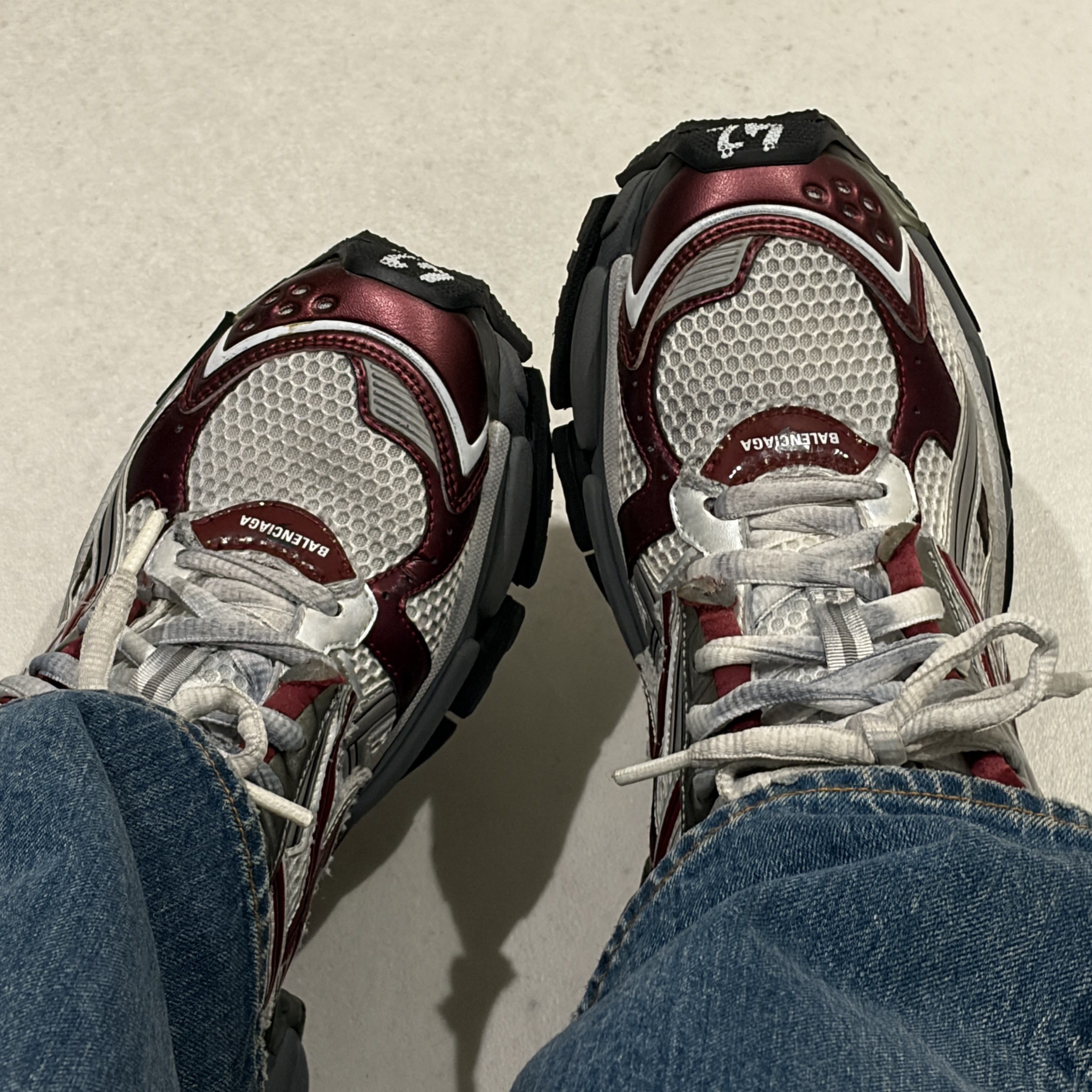 Balenciaga Runner Sneakers Grey Burgundy 착용 스타일
