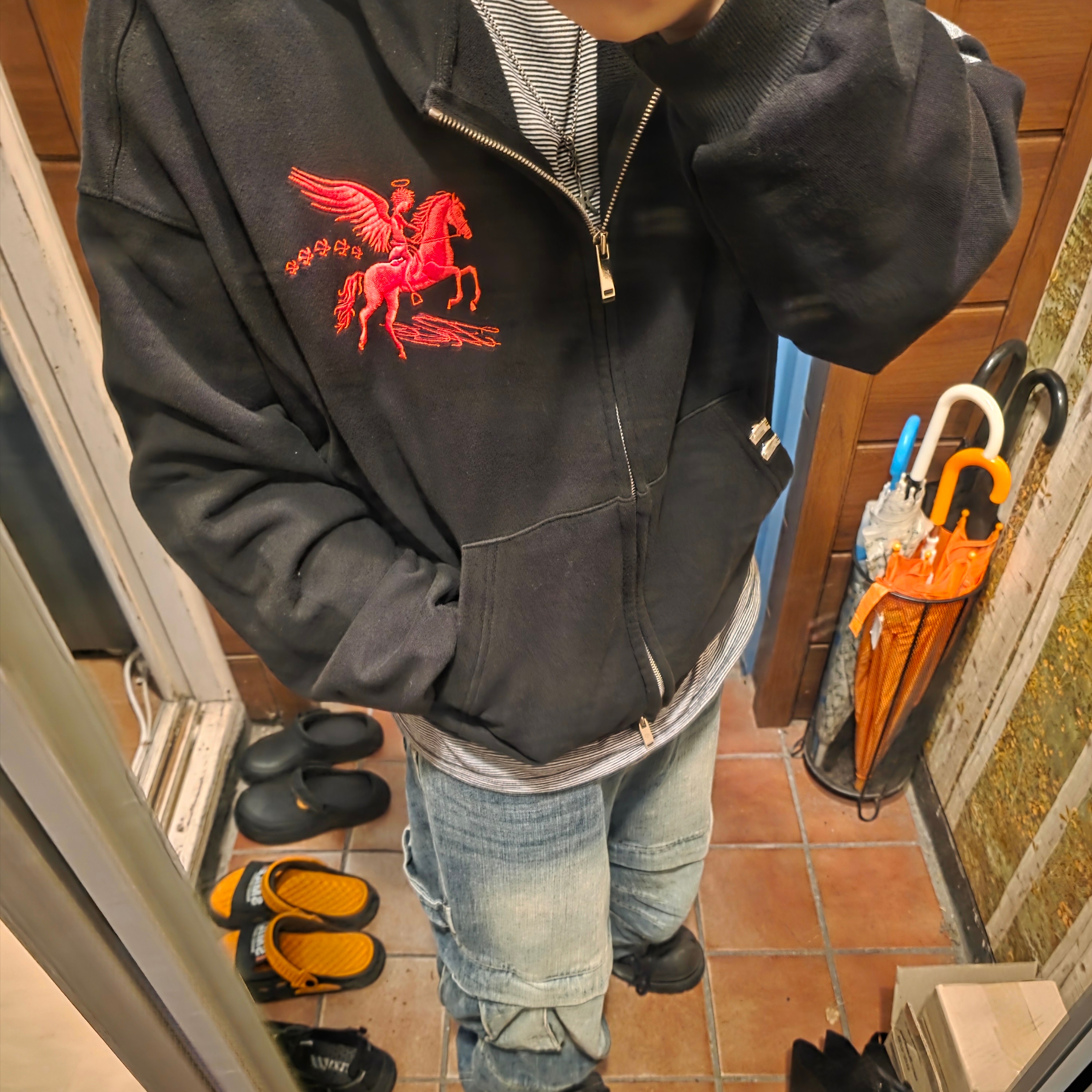 [예약 배송] MJD Stripe Finger Hole Long Sleeve Black, PACOSPLY Falling Angel Zip Up Hoodie Black 착용 스타일