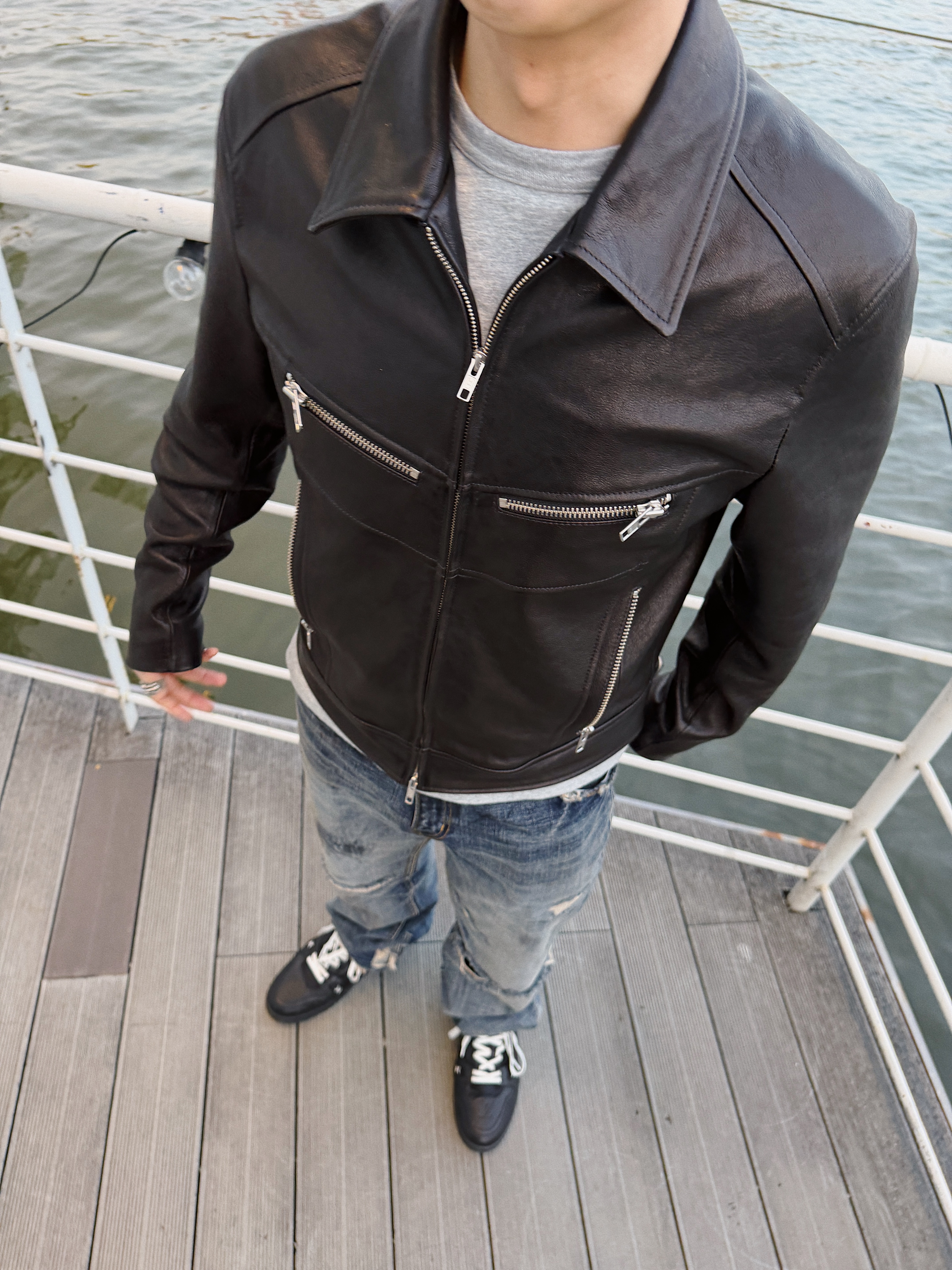 Sundayoffclub Thrashed Straight Leg Jeans, STU Lambskin Zipper Leather Jacket In Black 착용 스타일 - 5