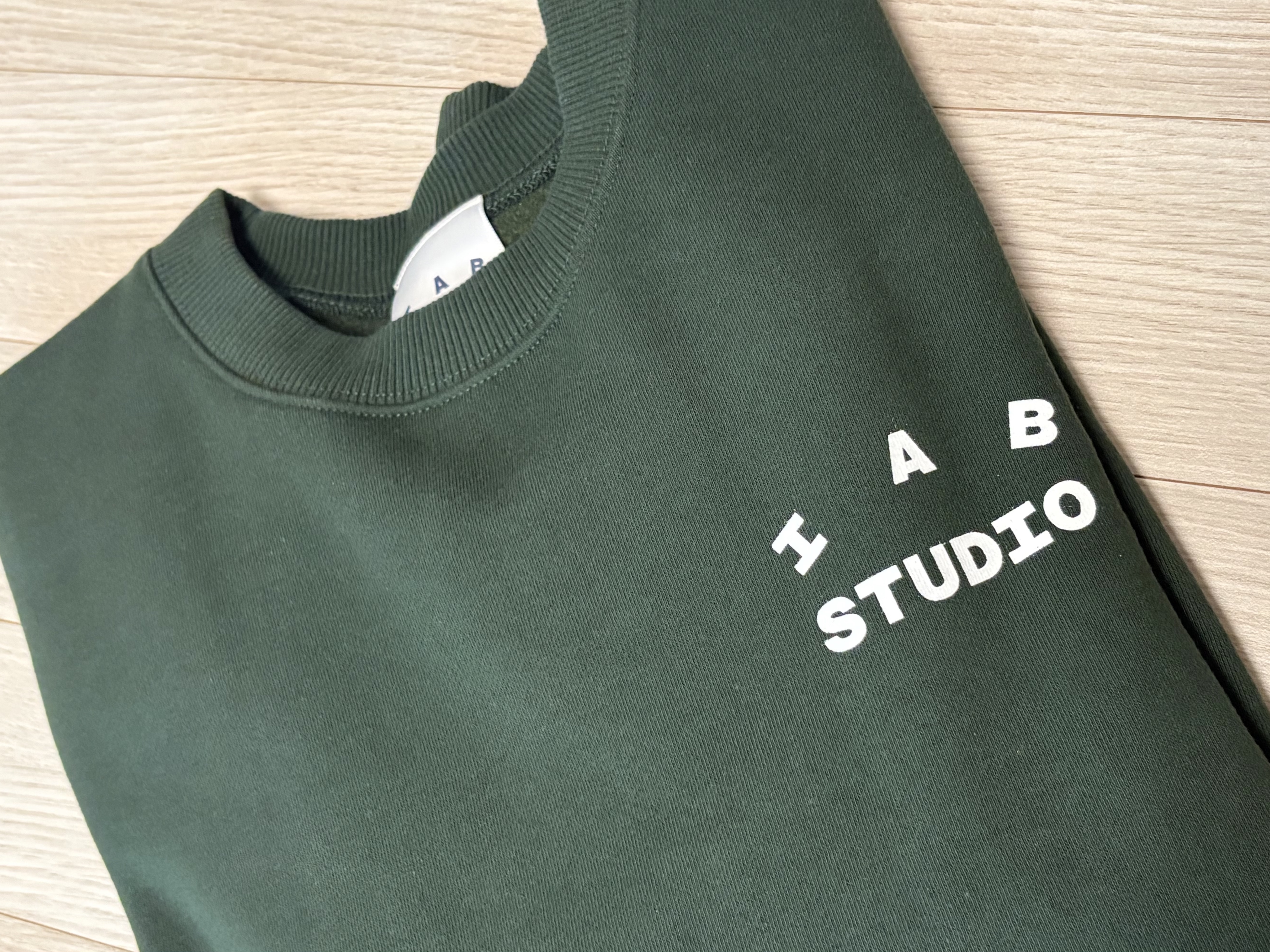 IAB Studio Sweatshirt Deep Green 2026 Ver. 착용 스타일
