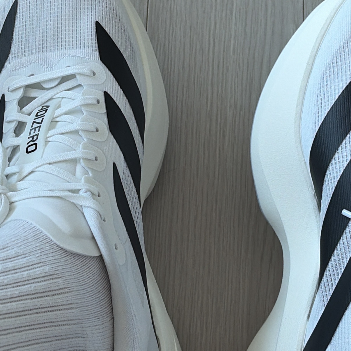 Adidas Adizero EVO SL Cloud White Core Black 착용 스타일