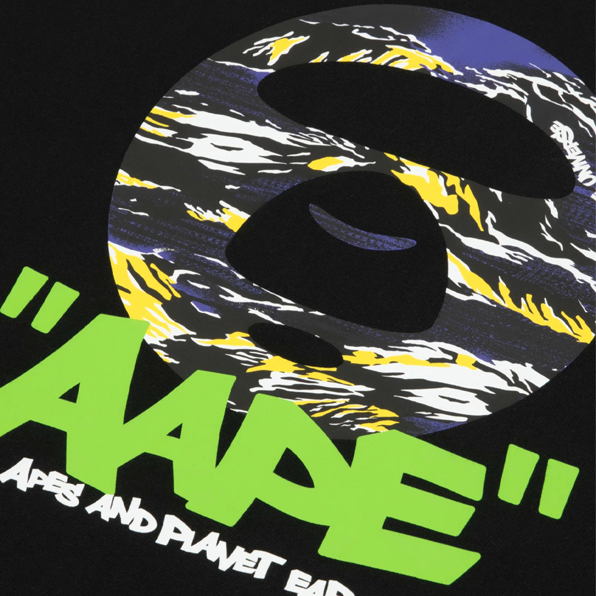 에이프 테마 메인 유니버스 문페이스 그래픽 티 - 26SS(AAPE Theme Main Universe Moonface Graphic Tee - 26SS) - 3