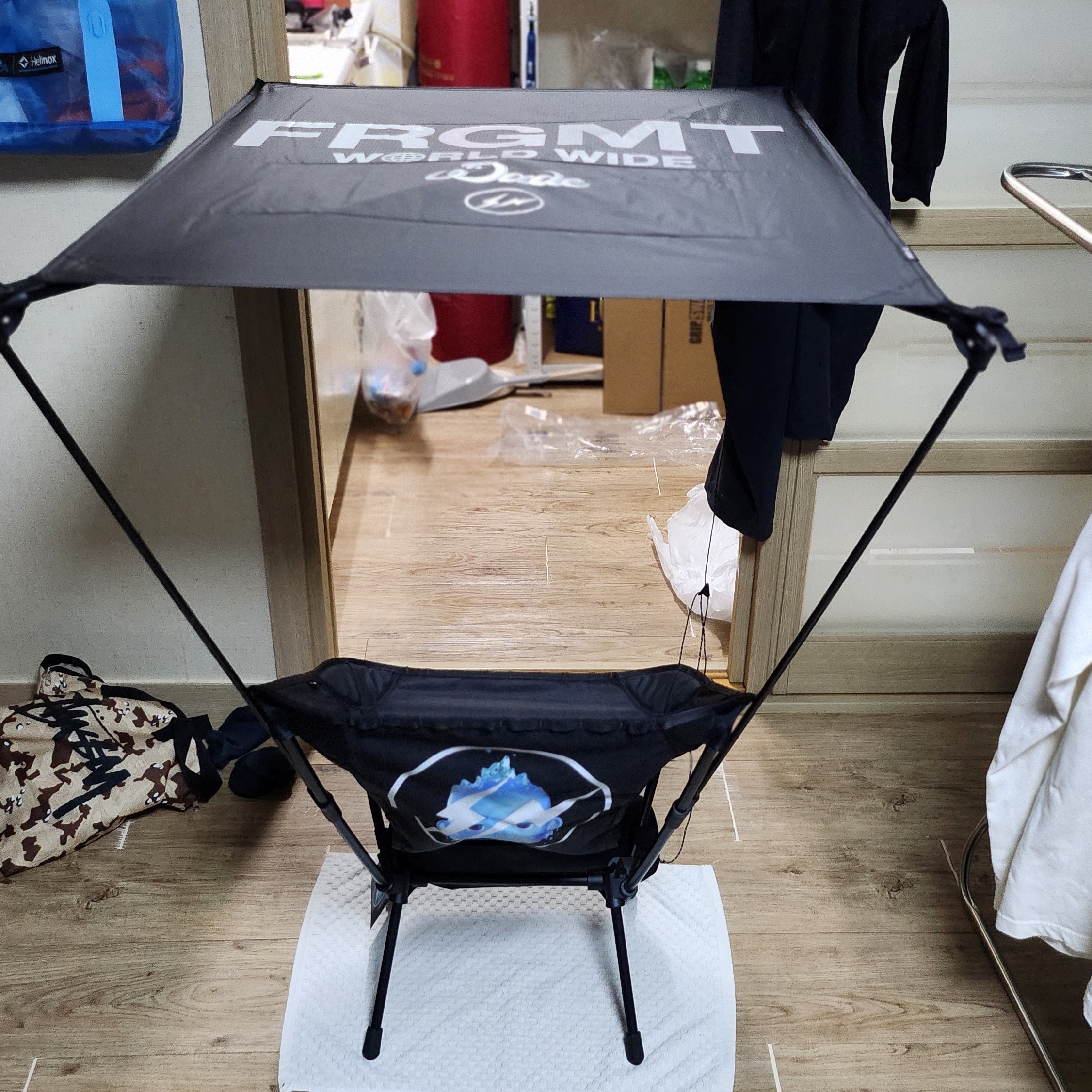 WADE x FRGMT Helinox Personal Shade, WADE x FRGMT Helinox Chair One 착용 스타일 - 3