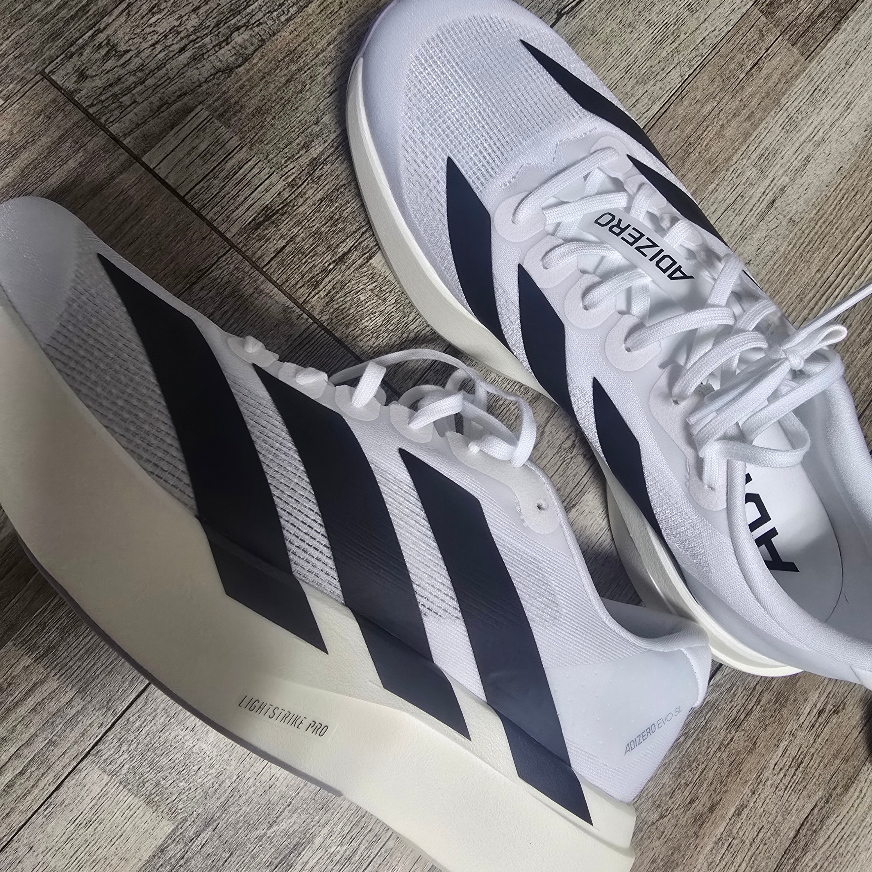Adidas Adizero EVO SL Cloud White Core Black 착용 스타일 - 2