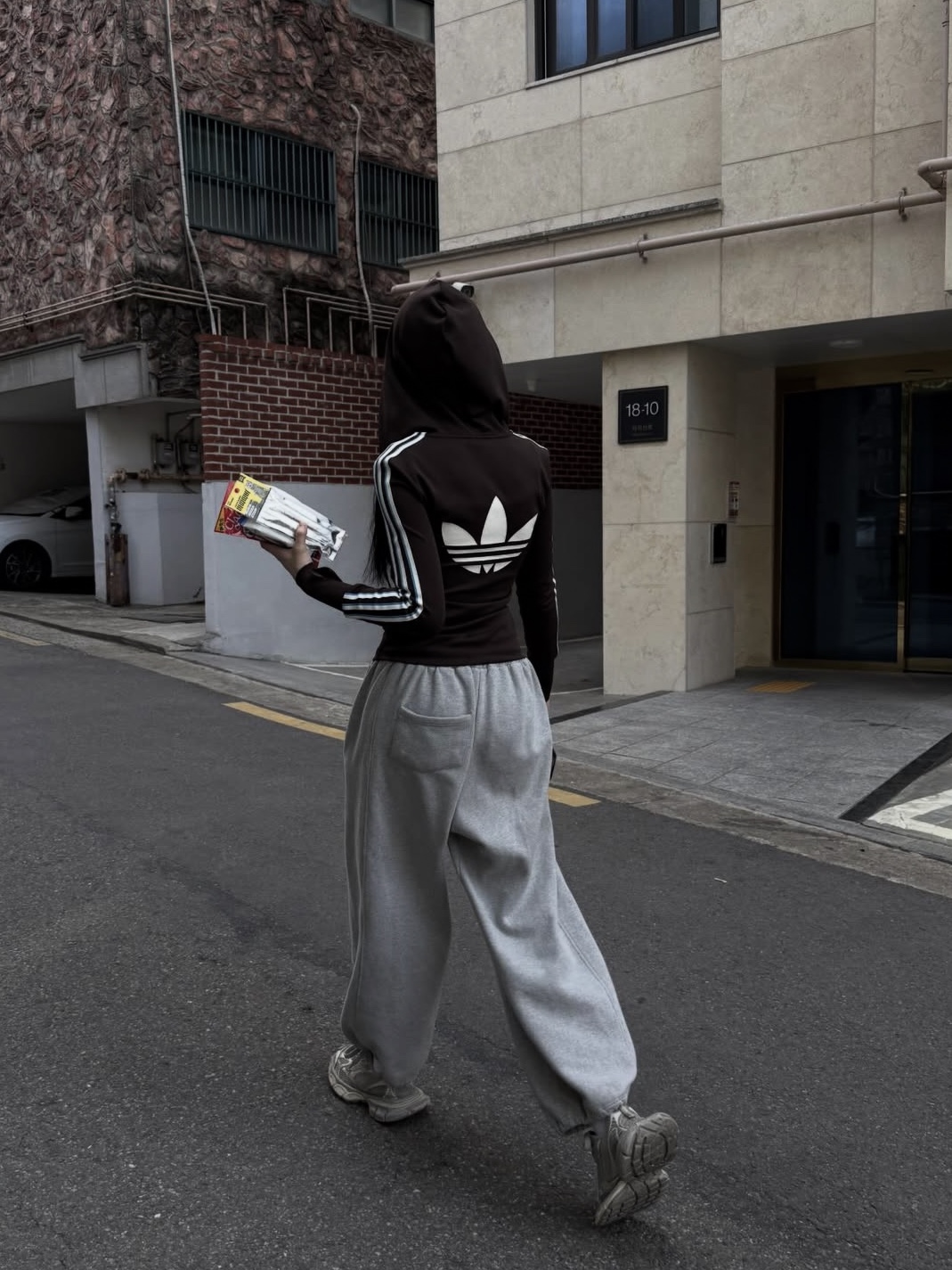 (W) Adidas Originals Hooded Trefoil Zipper Jacket Aurora Coffee - KR Sizing, Stussy New Era 9twenty Basic Trucker Brown 착용 스타일 - 2