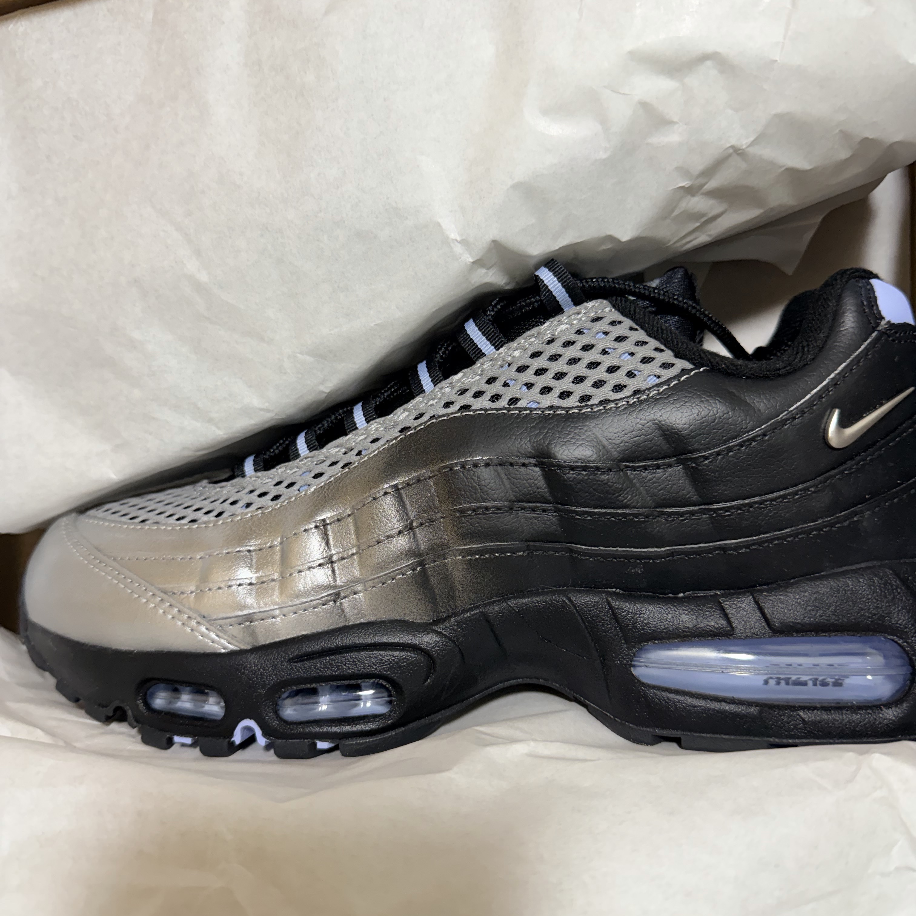 Nike x Palace Air Max 95 Metallic Silver Aluminum 착용 스타일